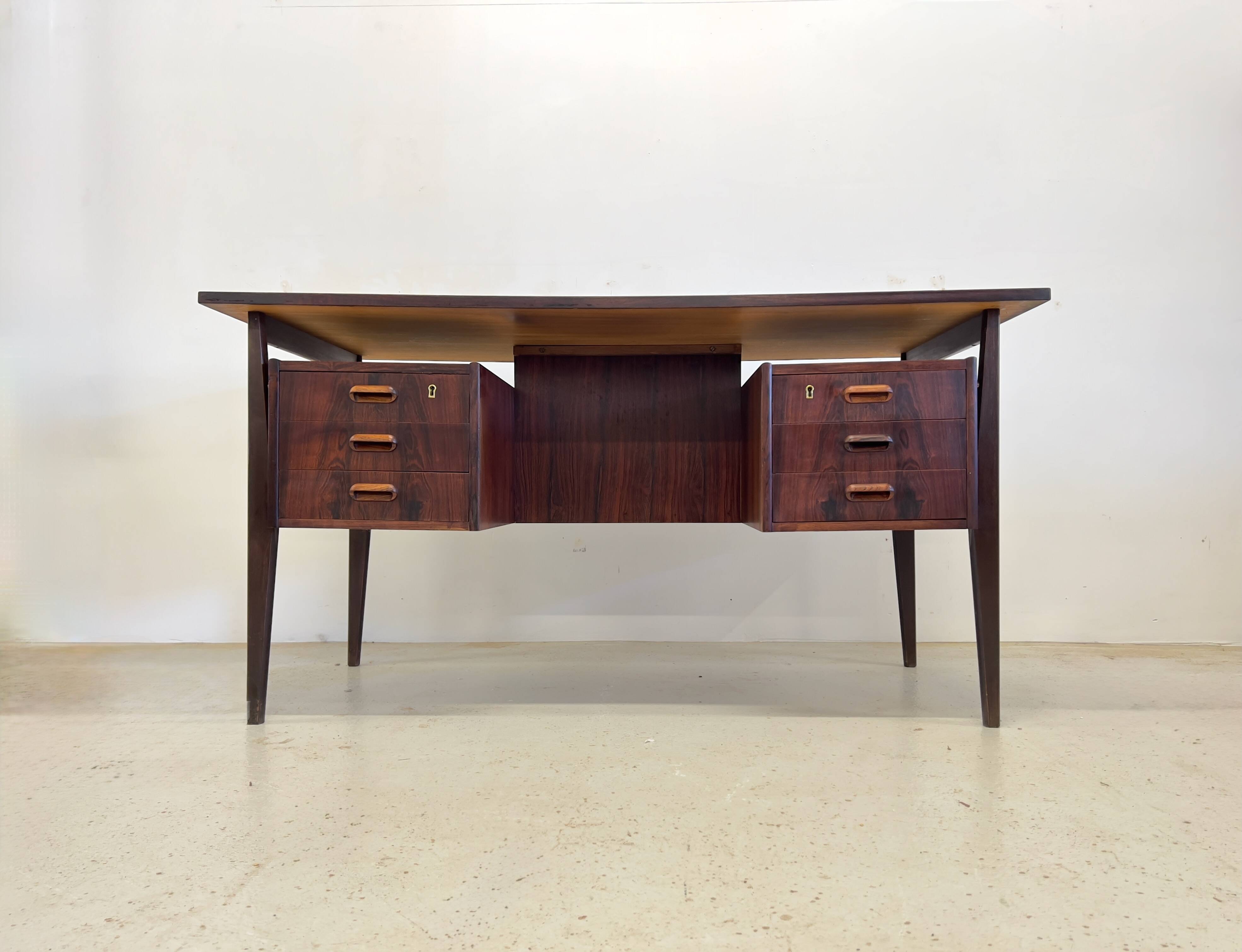 Bureau en palissandre par Gunnar Nielsen pour Tibergaard, années 1960.