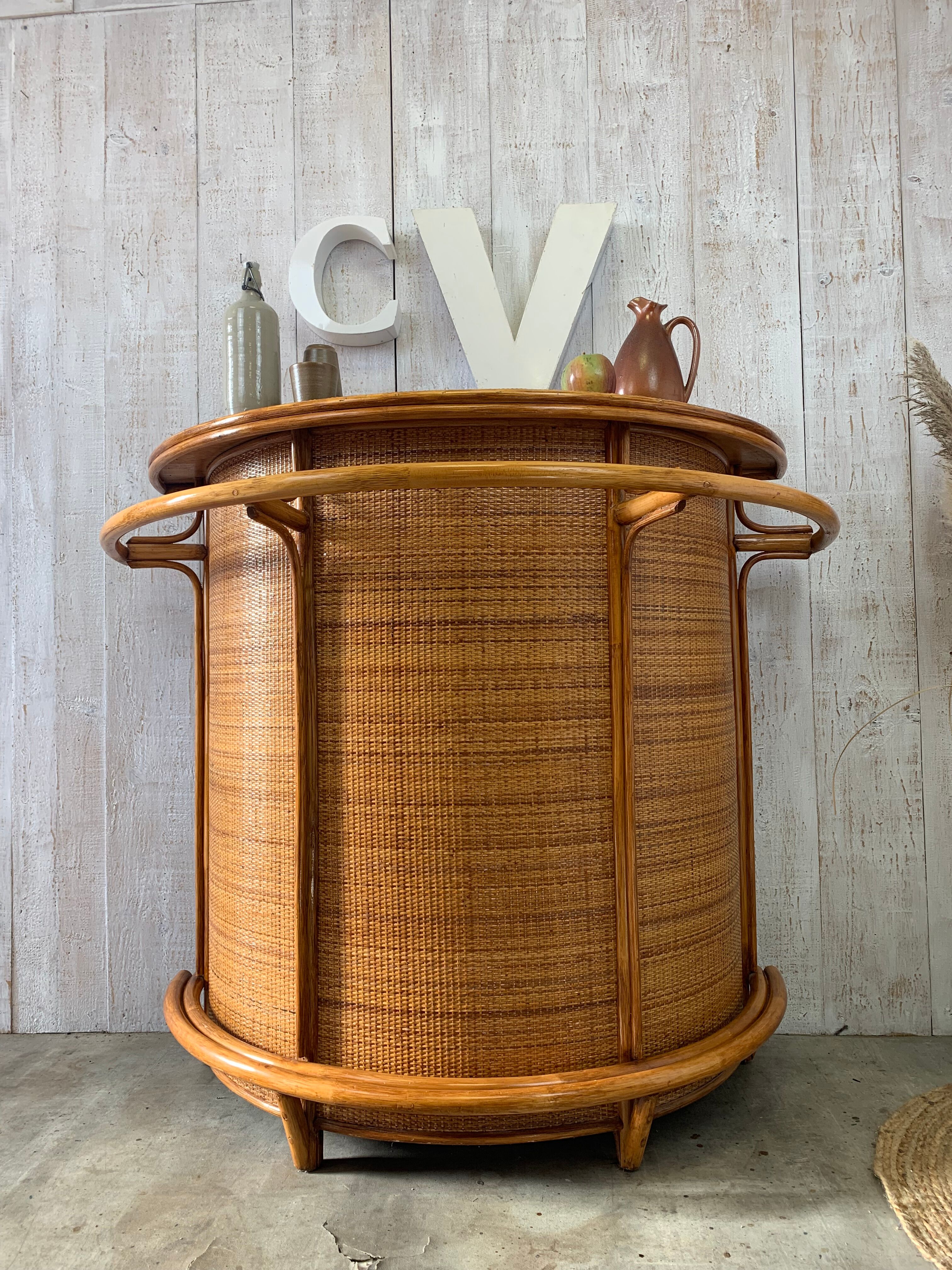 Vintage rattan bar
