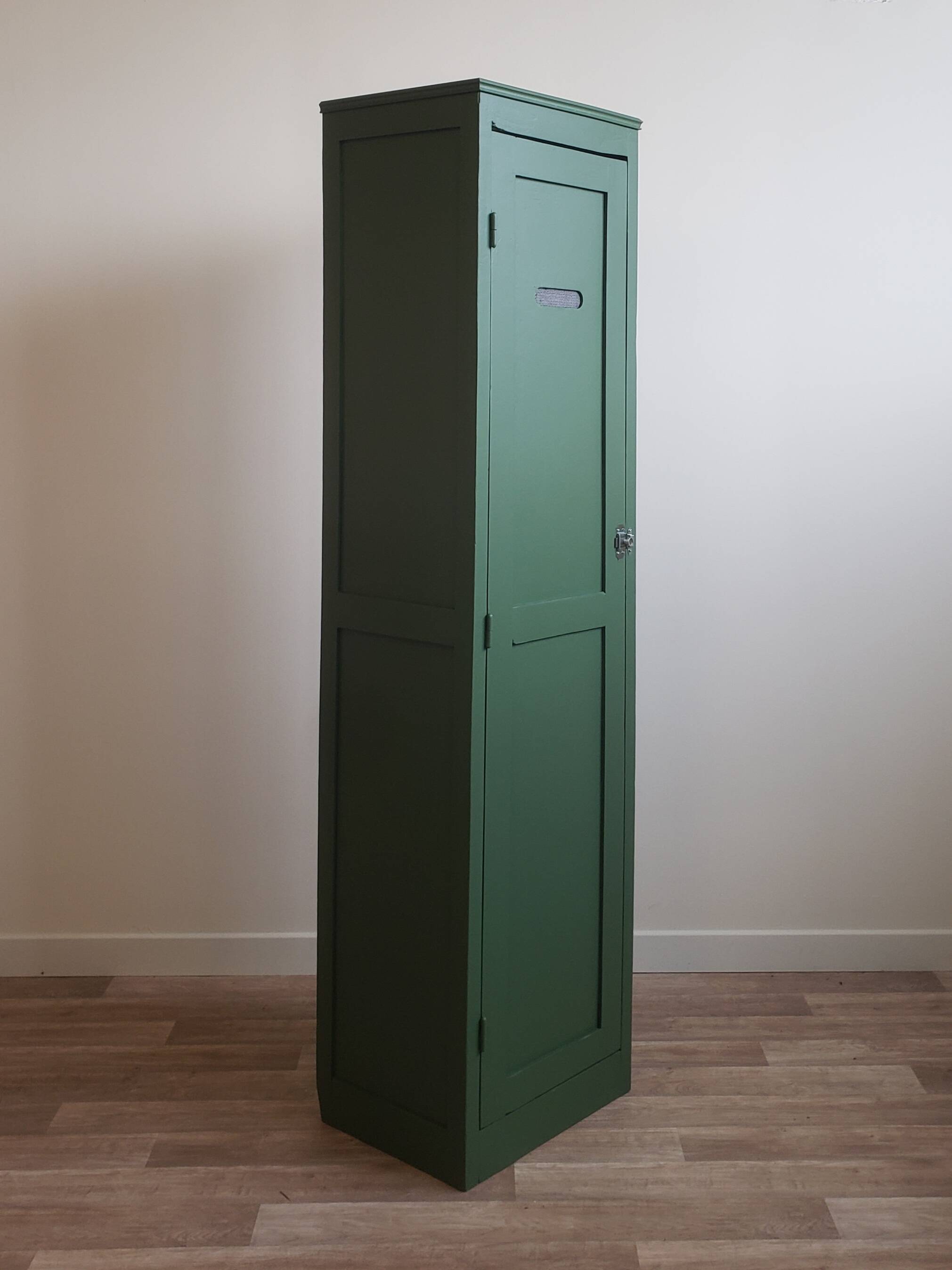 Armoire vestiaire vintage