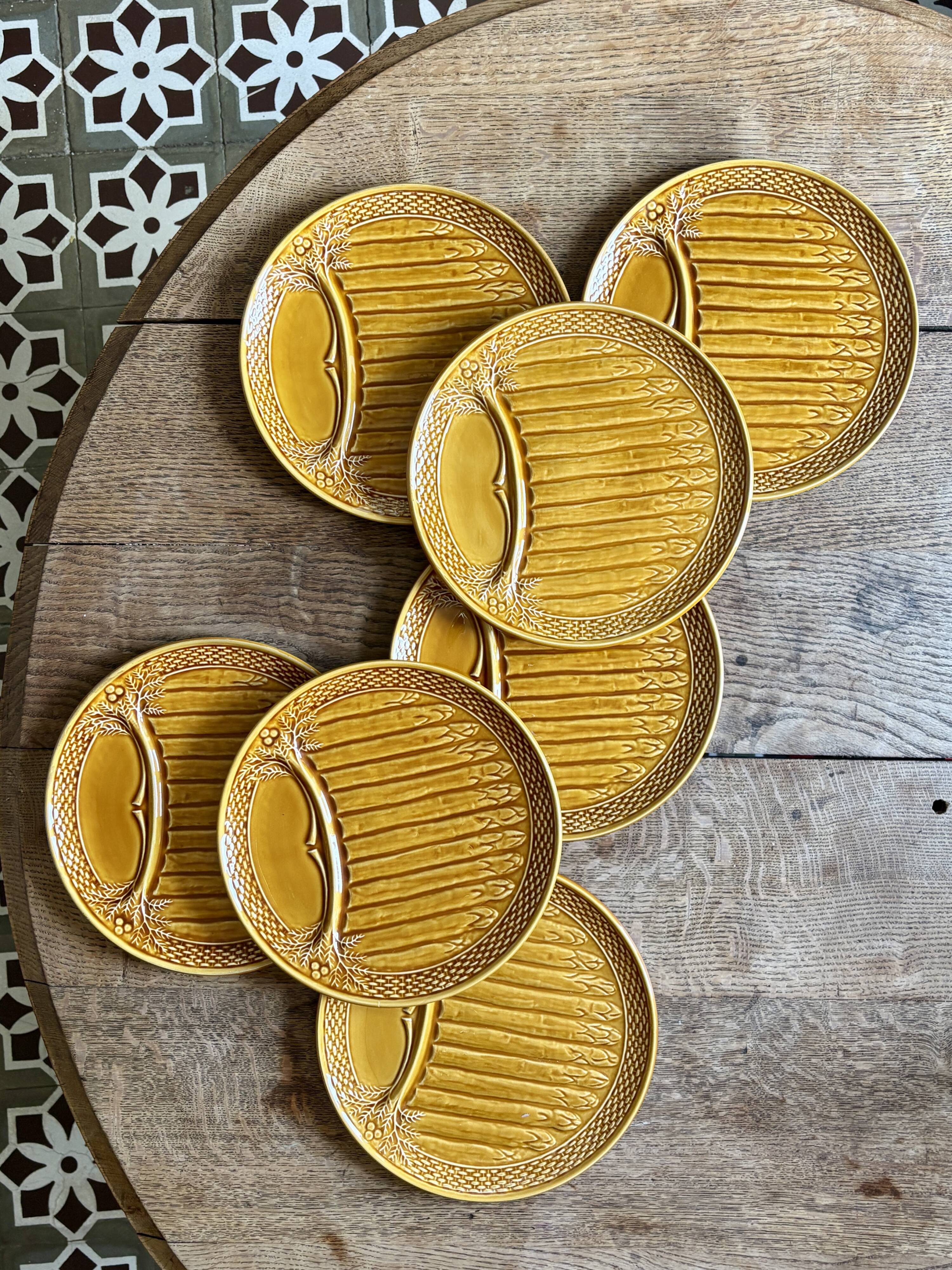 Lot de 7 assiettes à asperges vintage