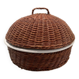 Cocotte plat chaud entourée de rotin
