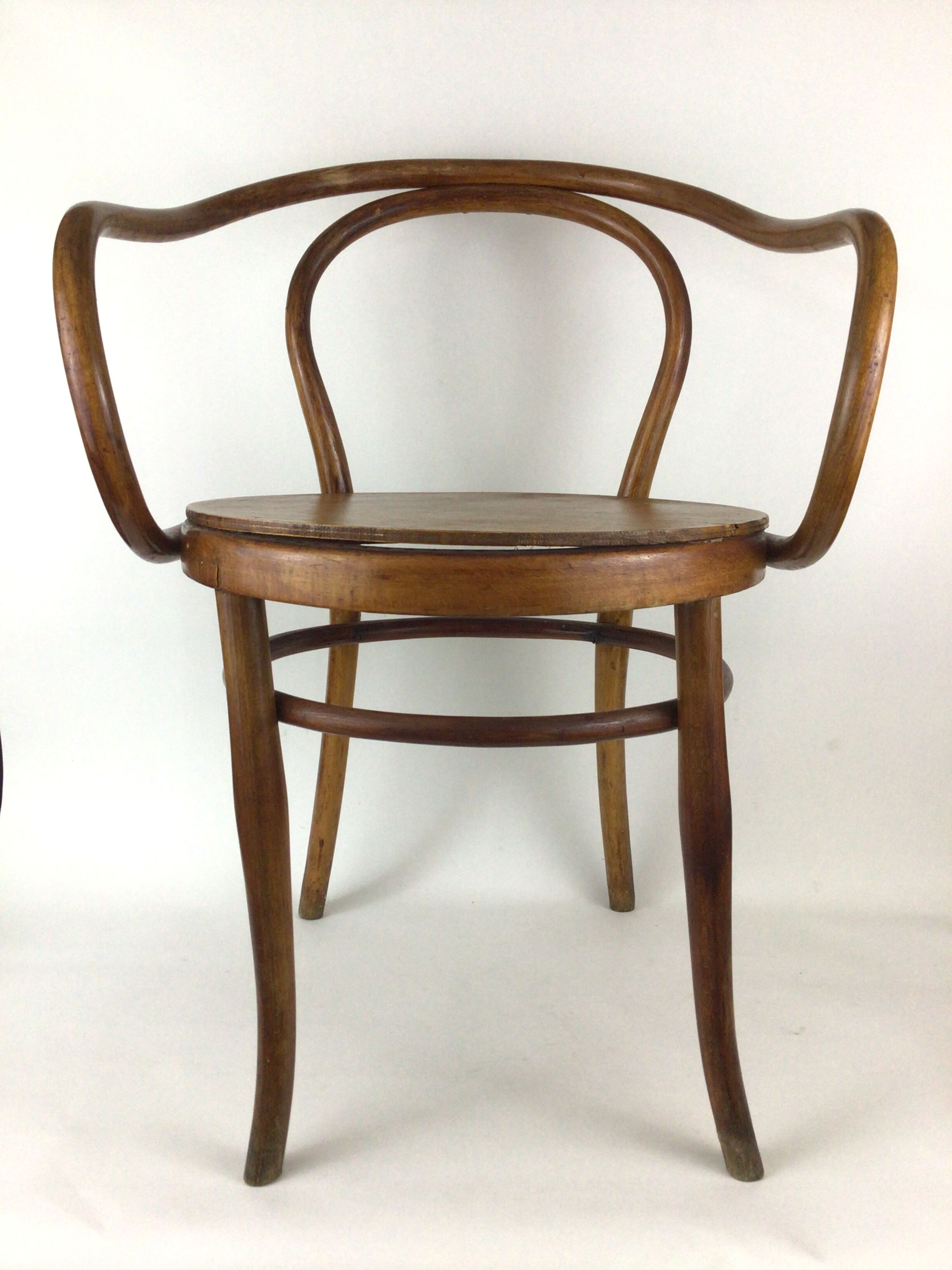 Fauteuil en bois courbé dit le Corbusier J&J Kohn