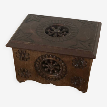 Boîte en bois sculptée Vintage