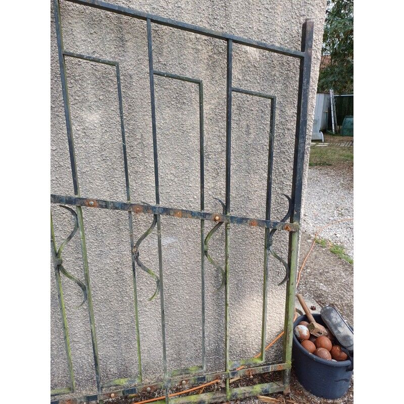 Wrought iron gate with 2 leaves