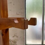 Patère wears pine coat 70