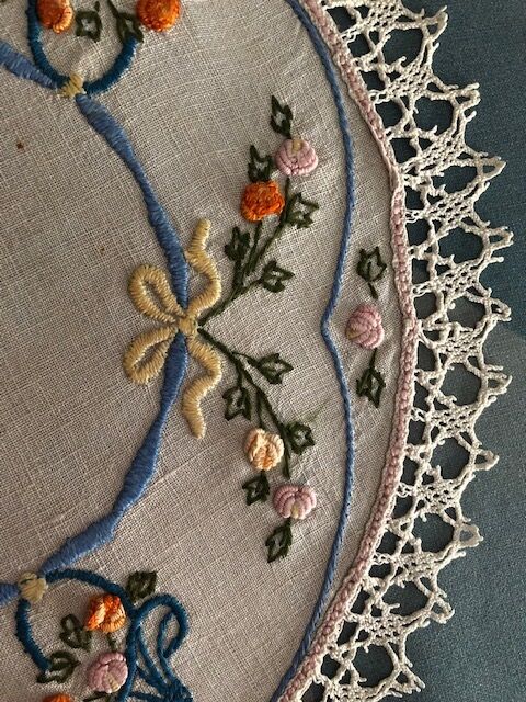 old round placemat 30cm embroidery / handmade lace