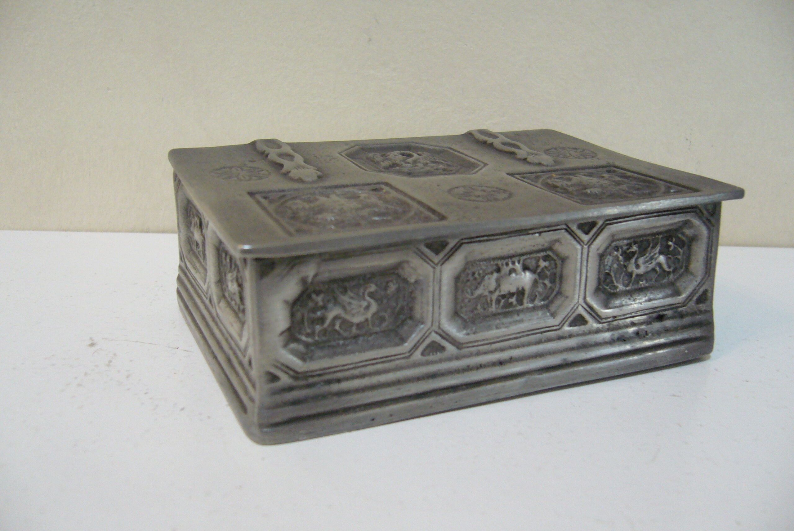 Box in pewter of Périgord