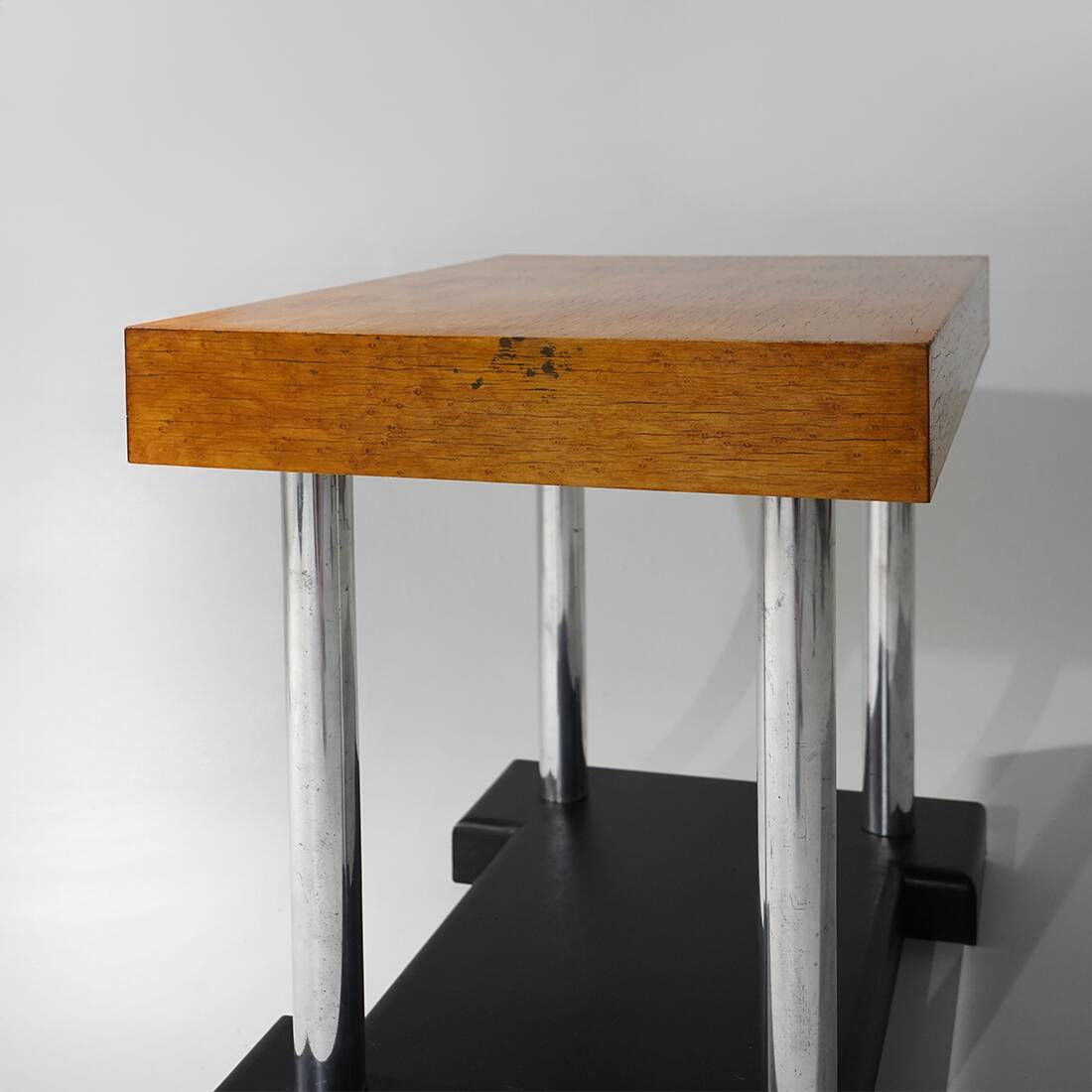Paire de tabourets en érable œil de perdrix et métal chromé, années 1930