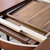 Round extendable table