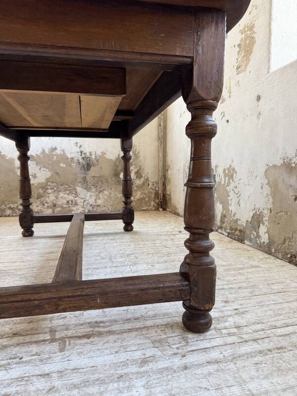 Table en chêne massif ovale, XIXème