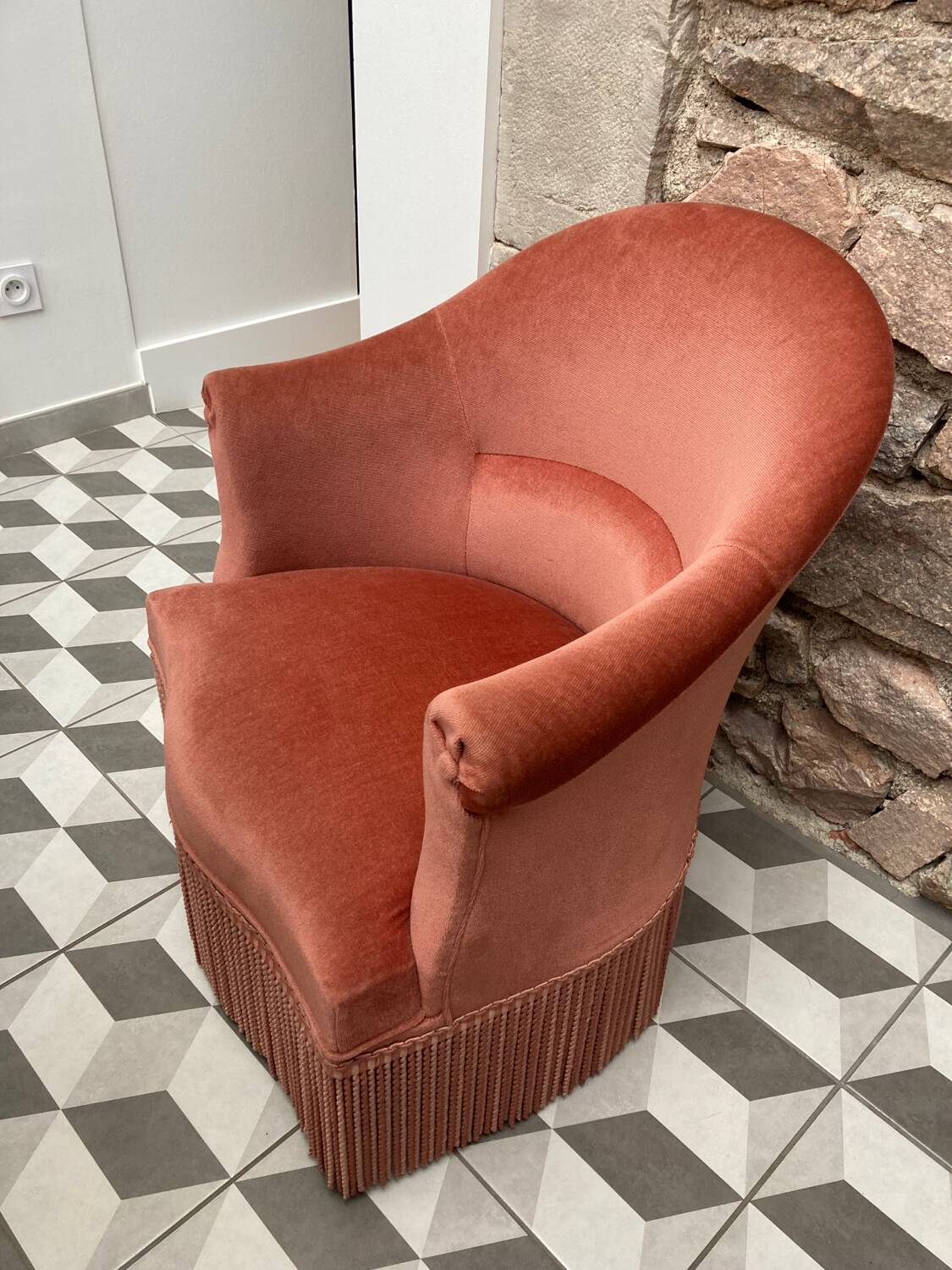Pink velvet toad armchair