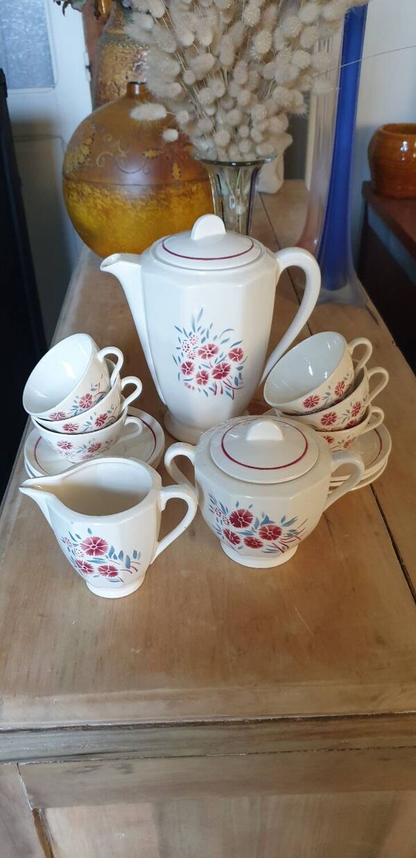 Service à café ou thé demi porcelaine Badonviller