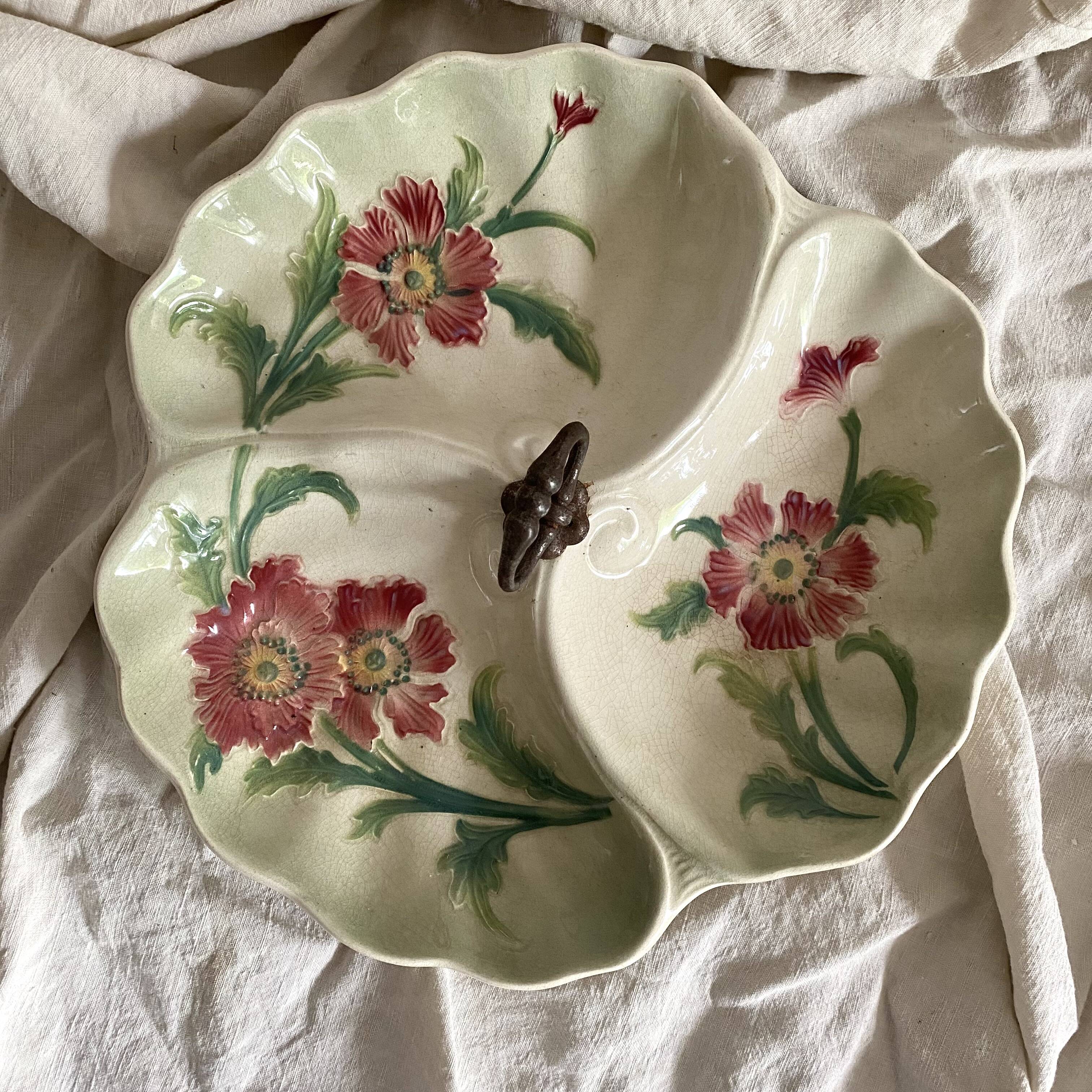 Art Nouveau slip dish with poppy decoration
