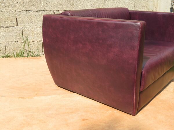 Canapé 2 places en cuir bordeaux par Christophe Delcourt pour Roche-Bobois