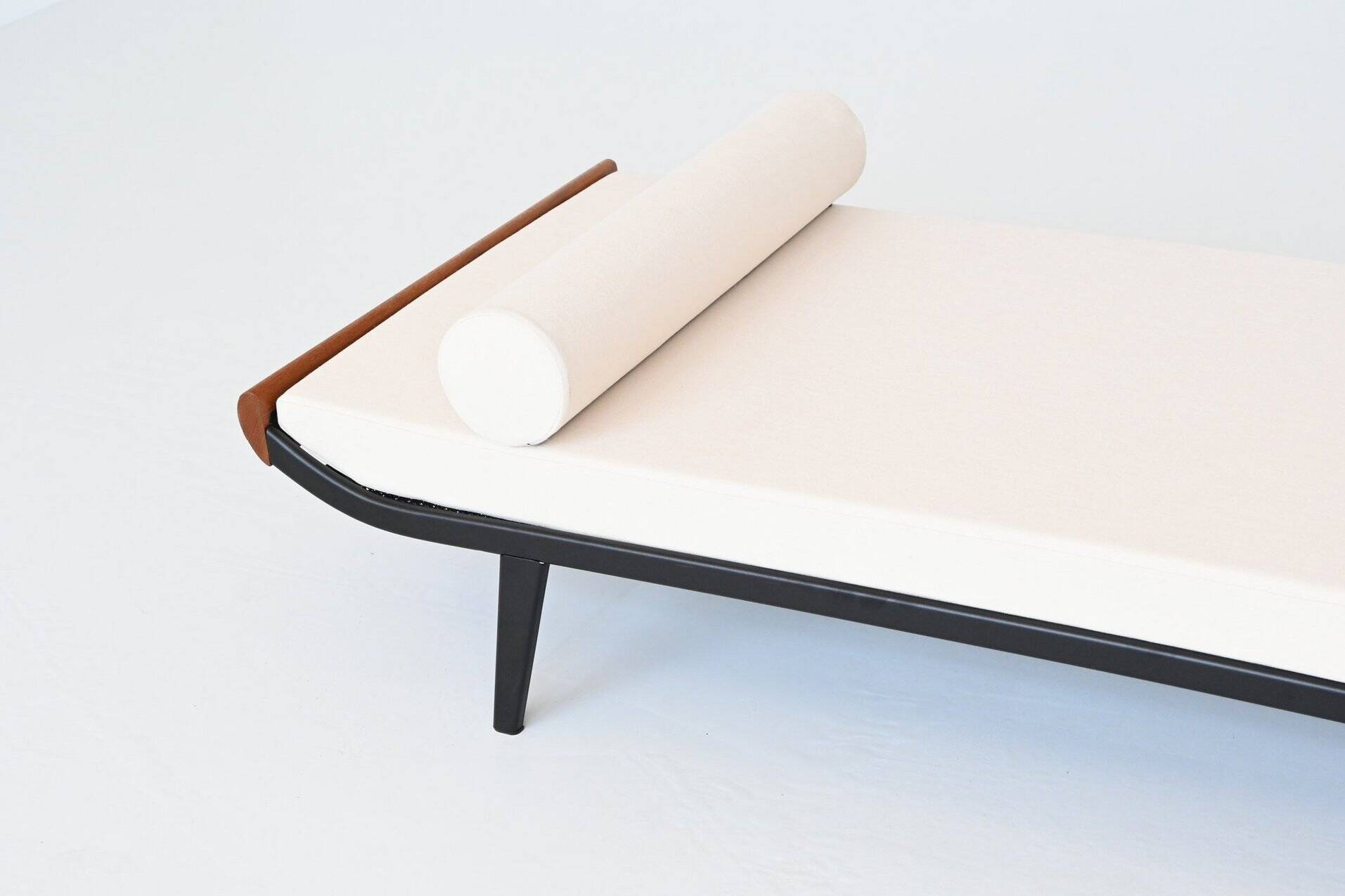 Dick Cordemeyer Lit de repos Cléopâtre en lin blanc Auping Pays-Bas 1954