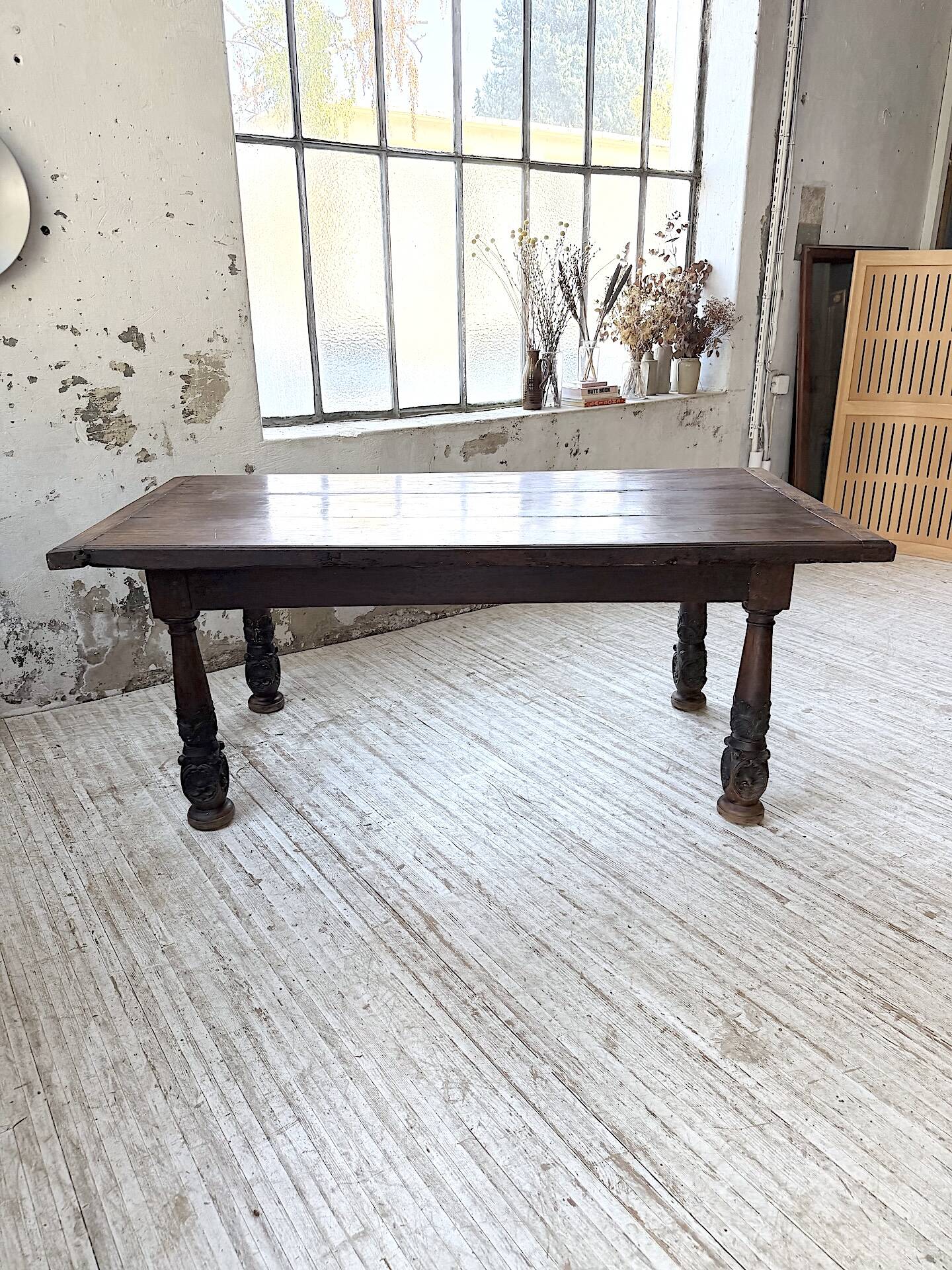 19th-century castle table, carved solid oak, 190cm.