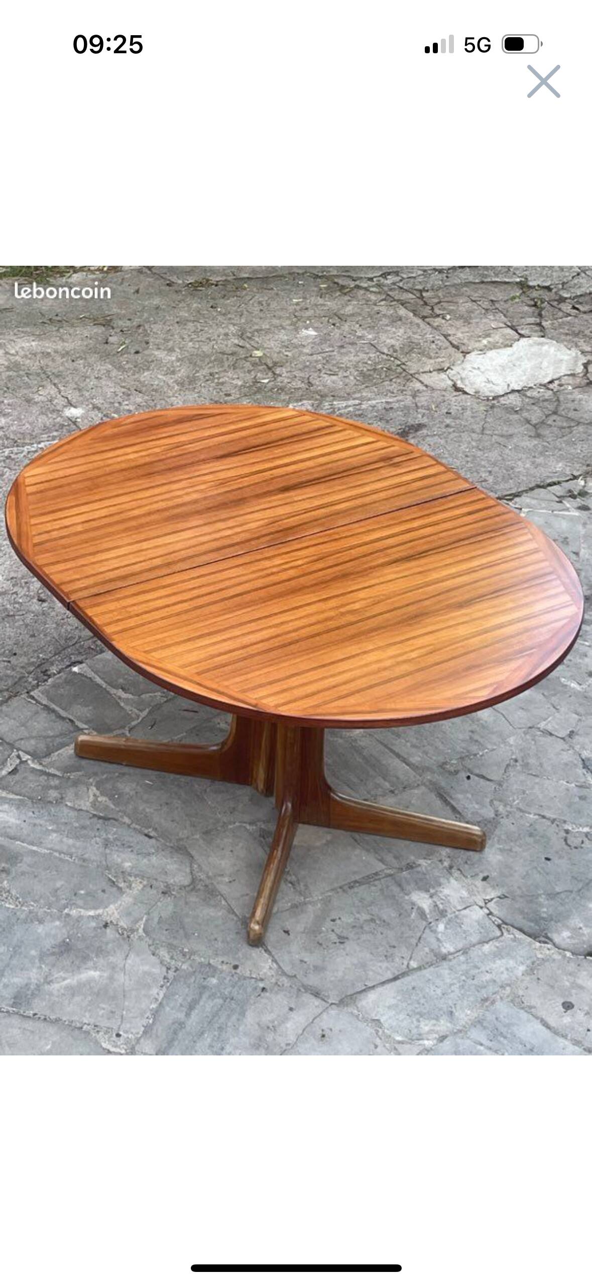 Baumann oval table