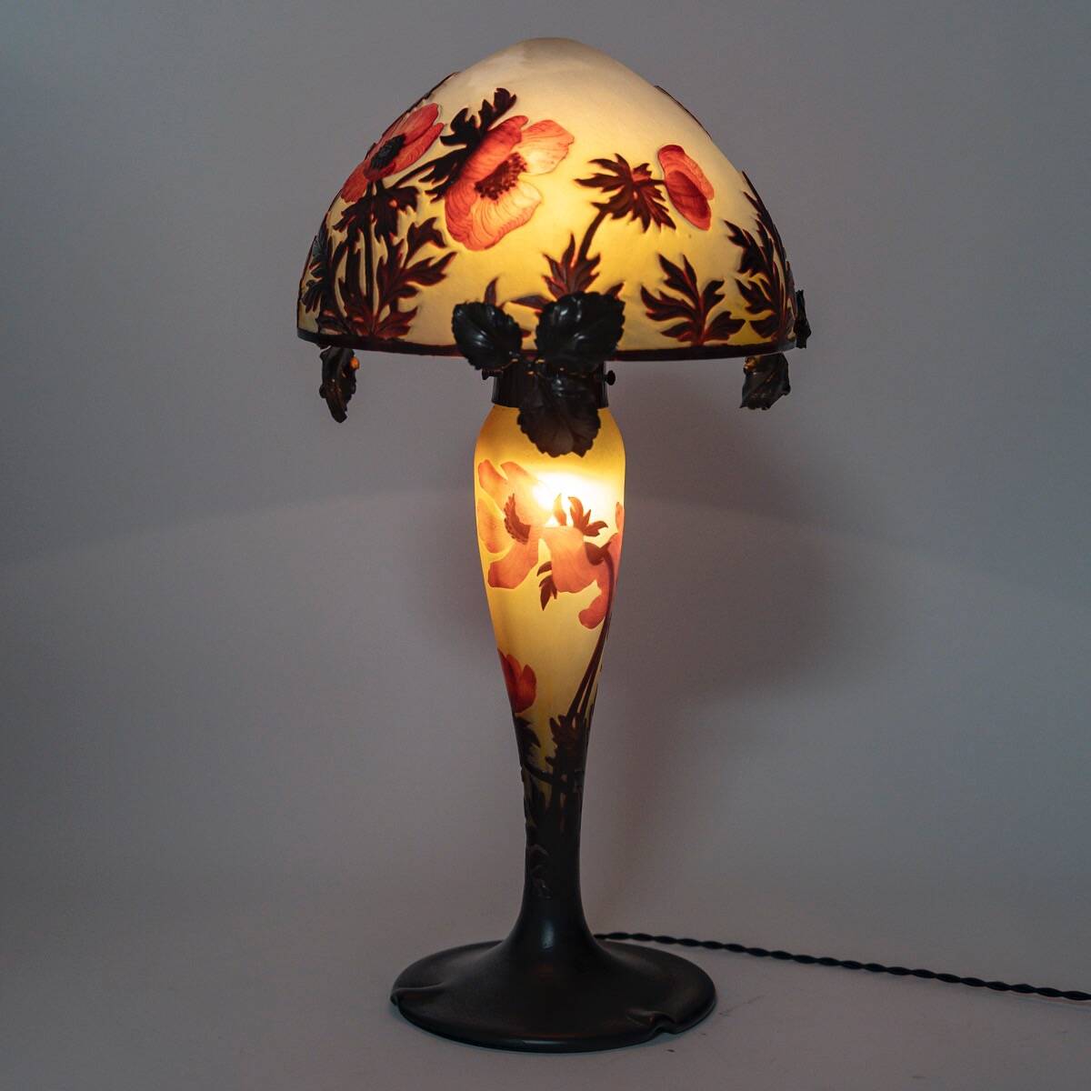 Muller Frères, Lunéville, Lampe « Anémones »  en verre., circa 1920