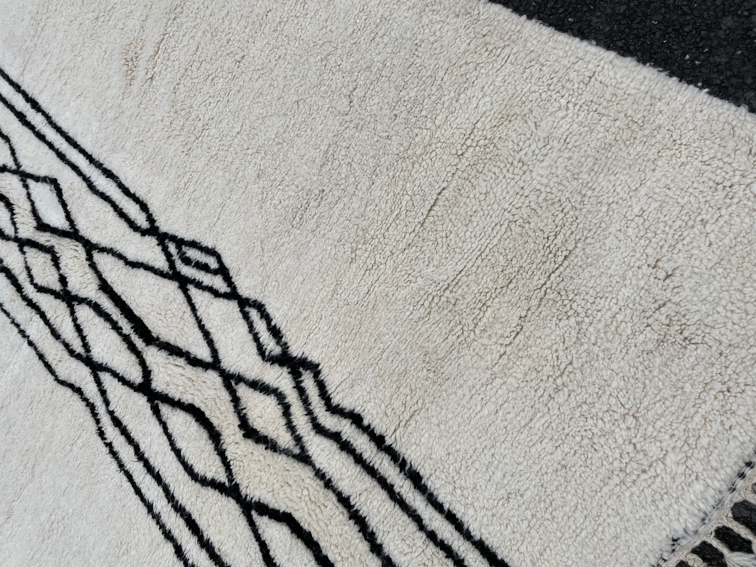 Modern Moroccan berber carpet Beni ouarain 200×320 cm