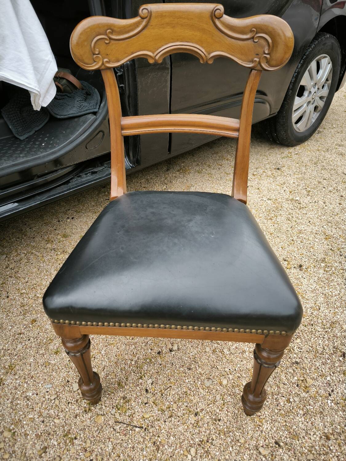 Set of 6 English chairs in mahogany and black leather