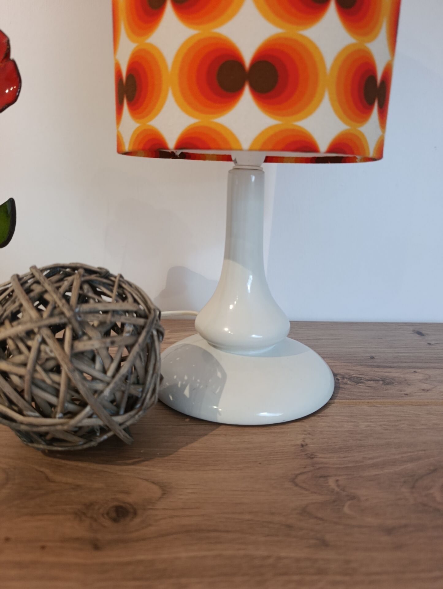 Table lamp in a seventies style | orange psychedelic round lampshade