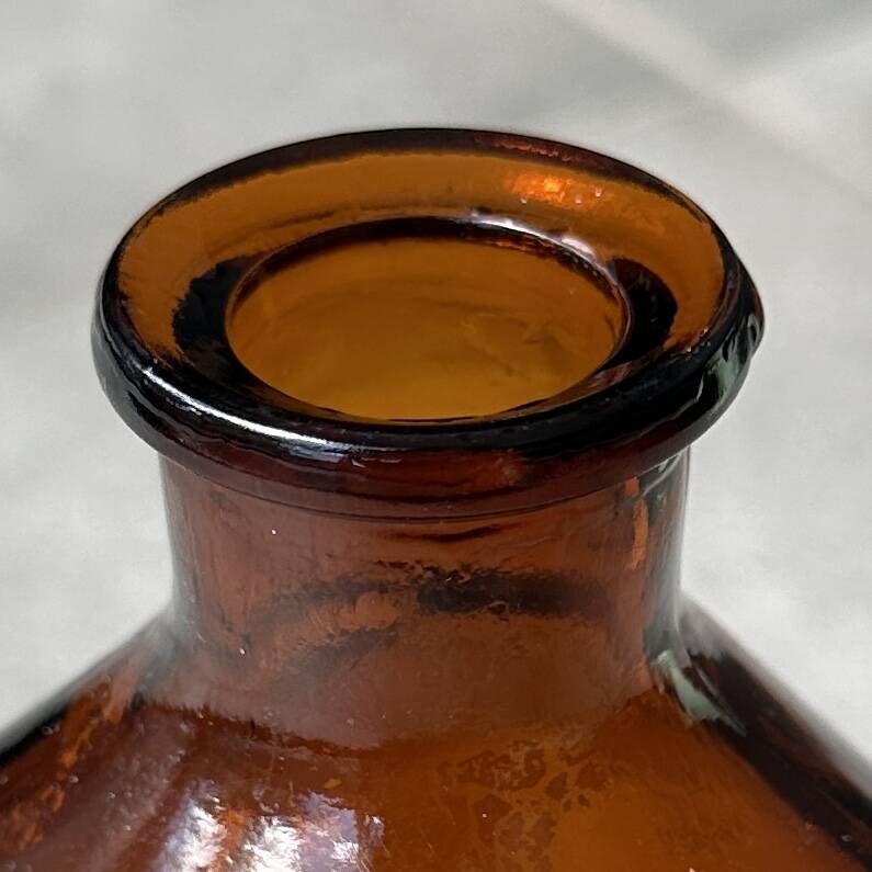 Amber glass carafe - stopper