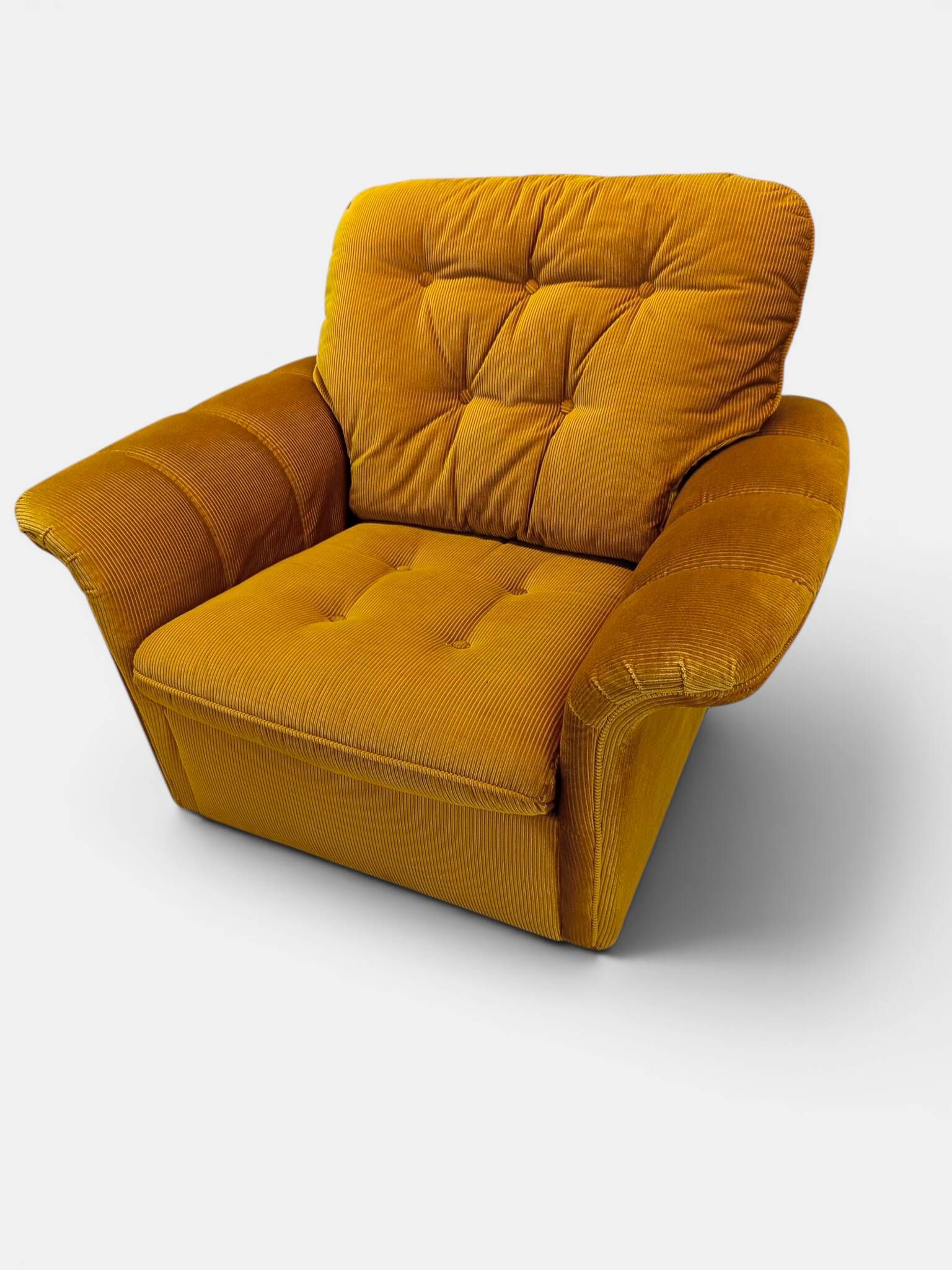 Vintage lounge set for 5, 3-seater convertible sofa and 2 armchairs, 70s.