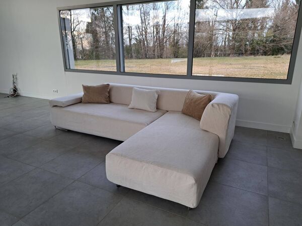 Canapé lounge d'angle de la marque Moroso, modèle Lowland avec méridienne