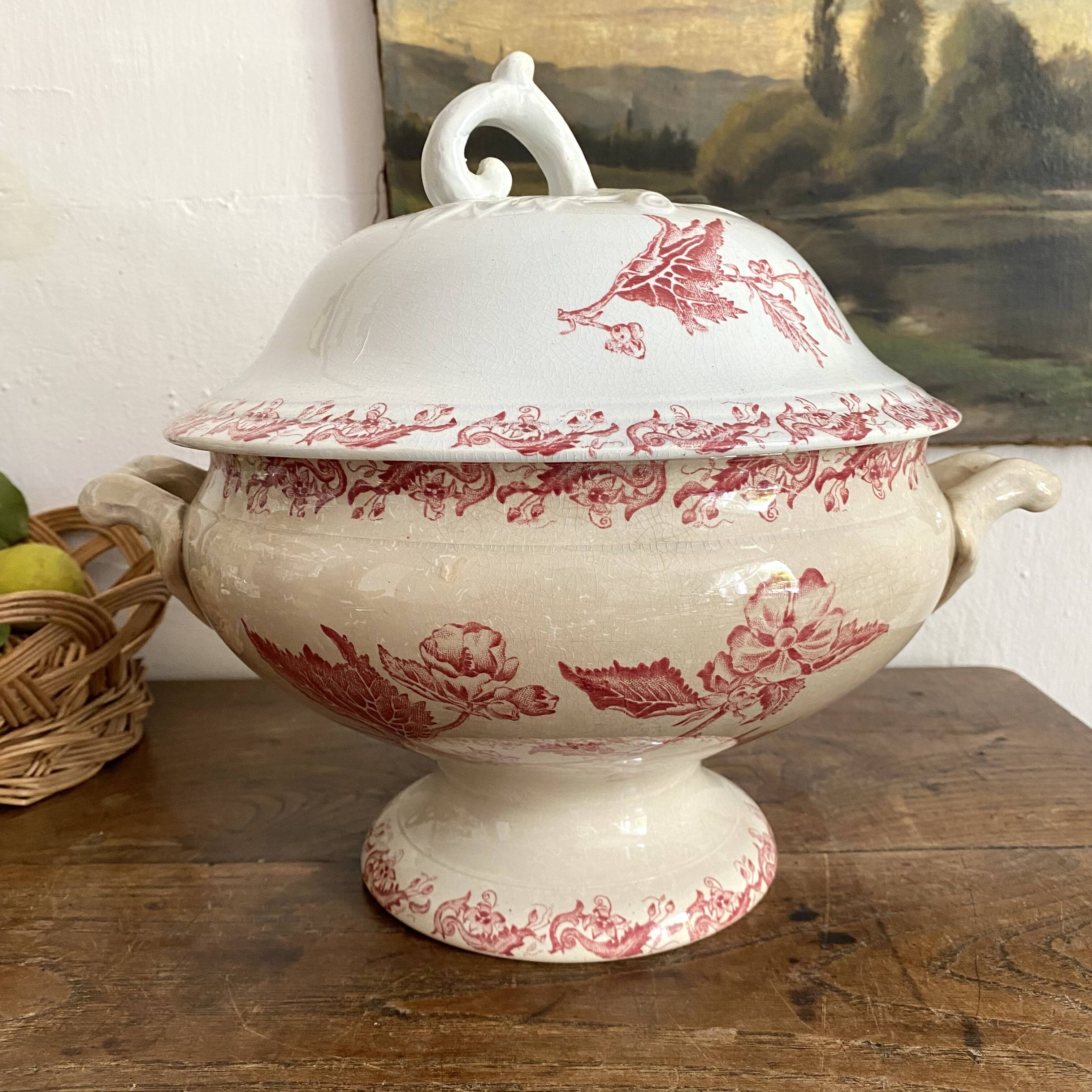 Antique ironstone tureen St Amand, Richelieu, 1920
