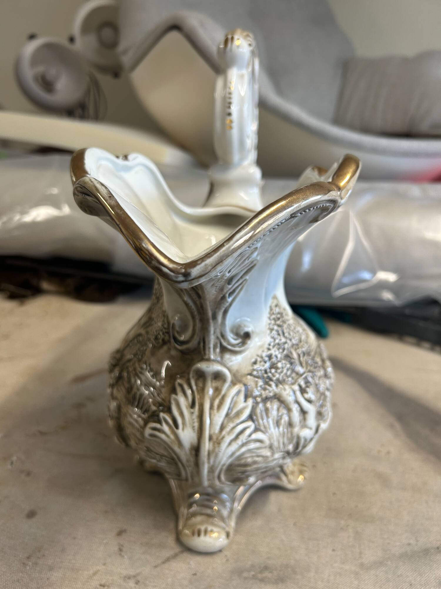 Aiguière en porcelaine R. Capodimonte néo-Rococo