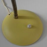 Lampe à poser jaune vintage typique des années 1950