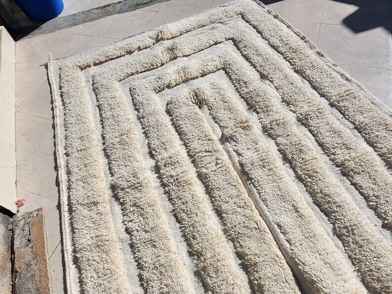 Moroccan rug in natural wool 200cm x 300cm