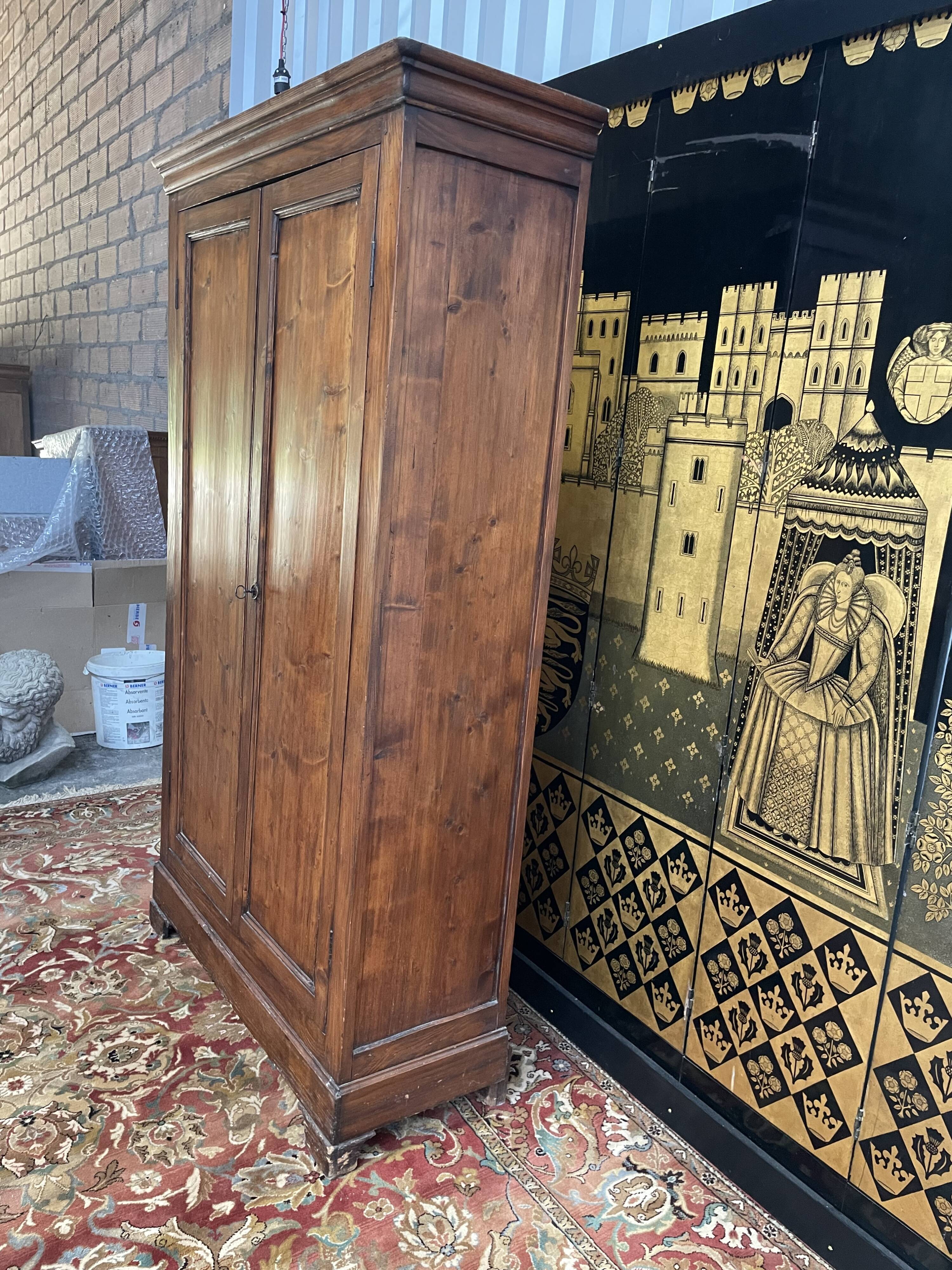 Armoire Louis Philippe parisienne en sapin