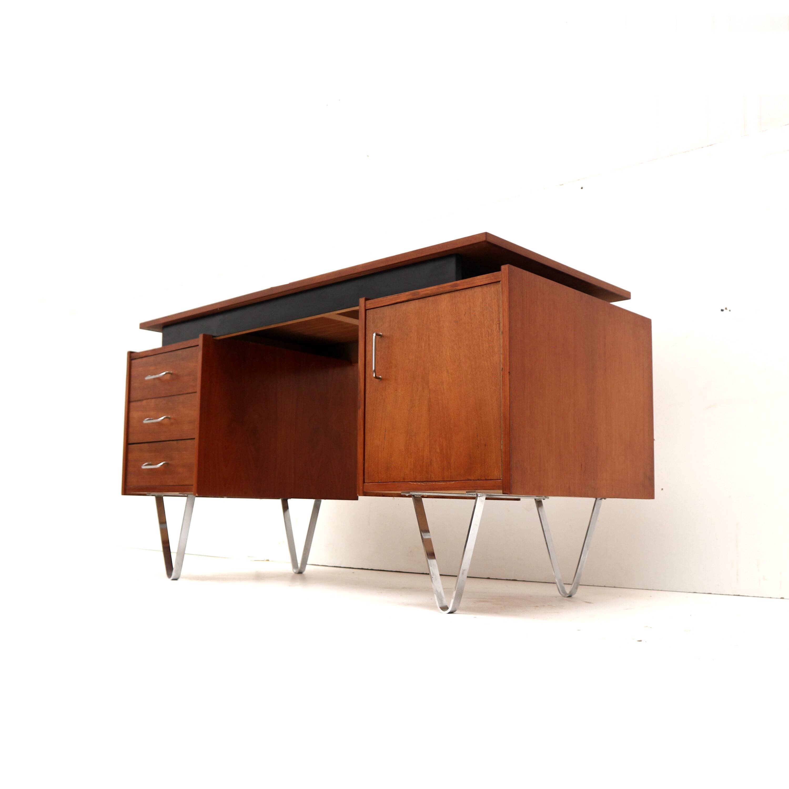 Vintage desk made by Tijsseling Nijkerk in the 60s