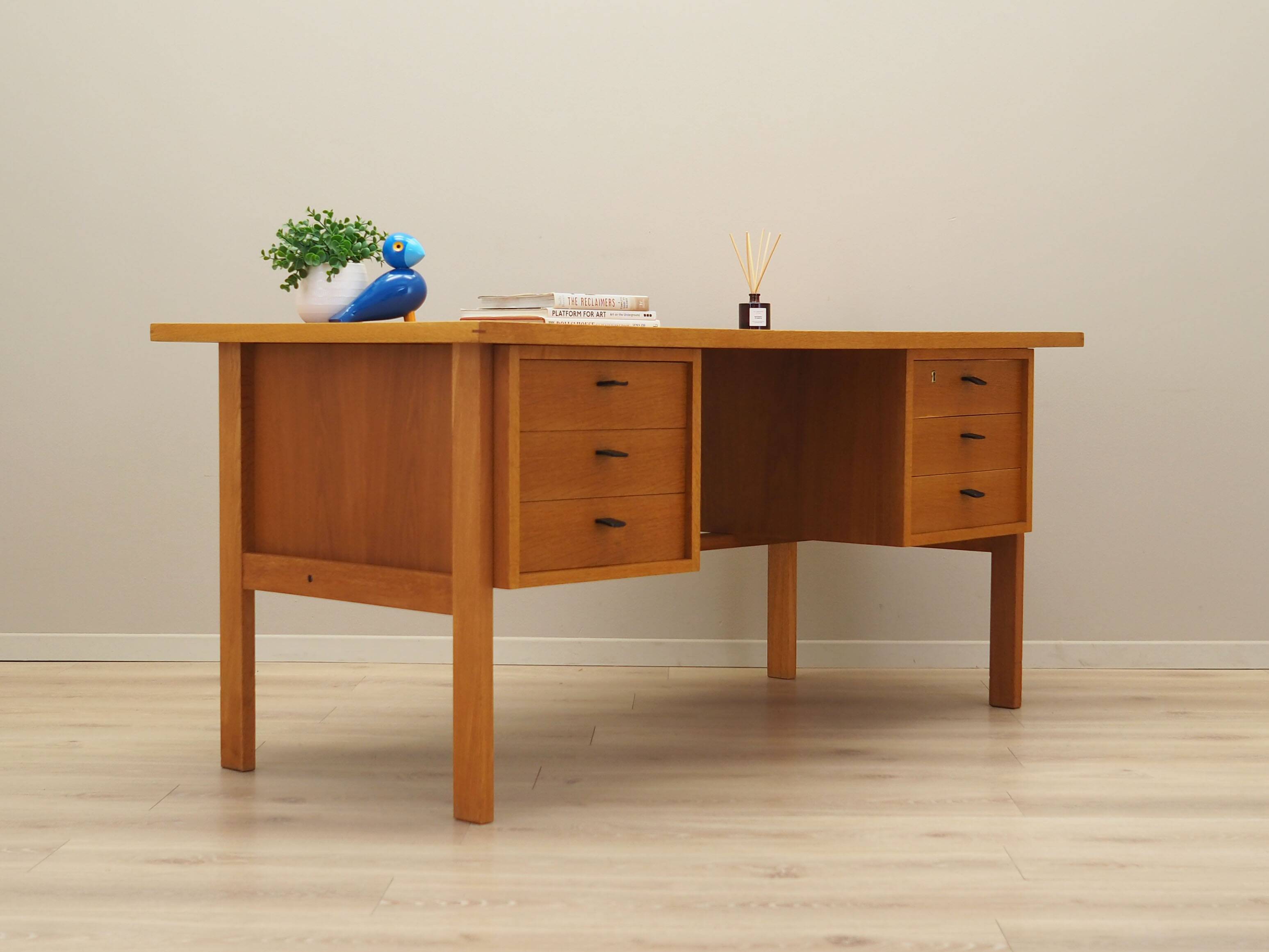 Bureau en frêne, design danois, années 1960, designer : Svend Age Madsen