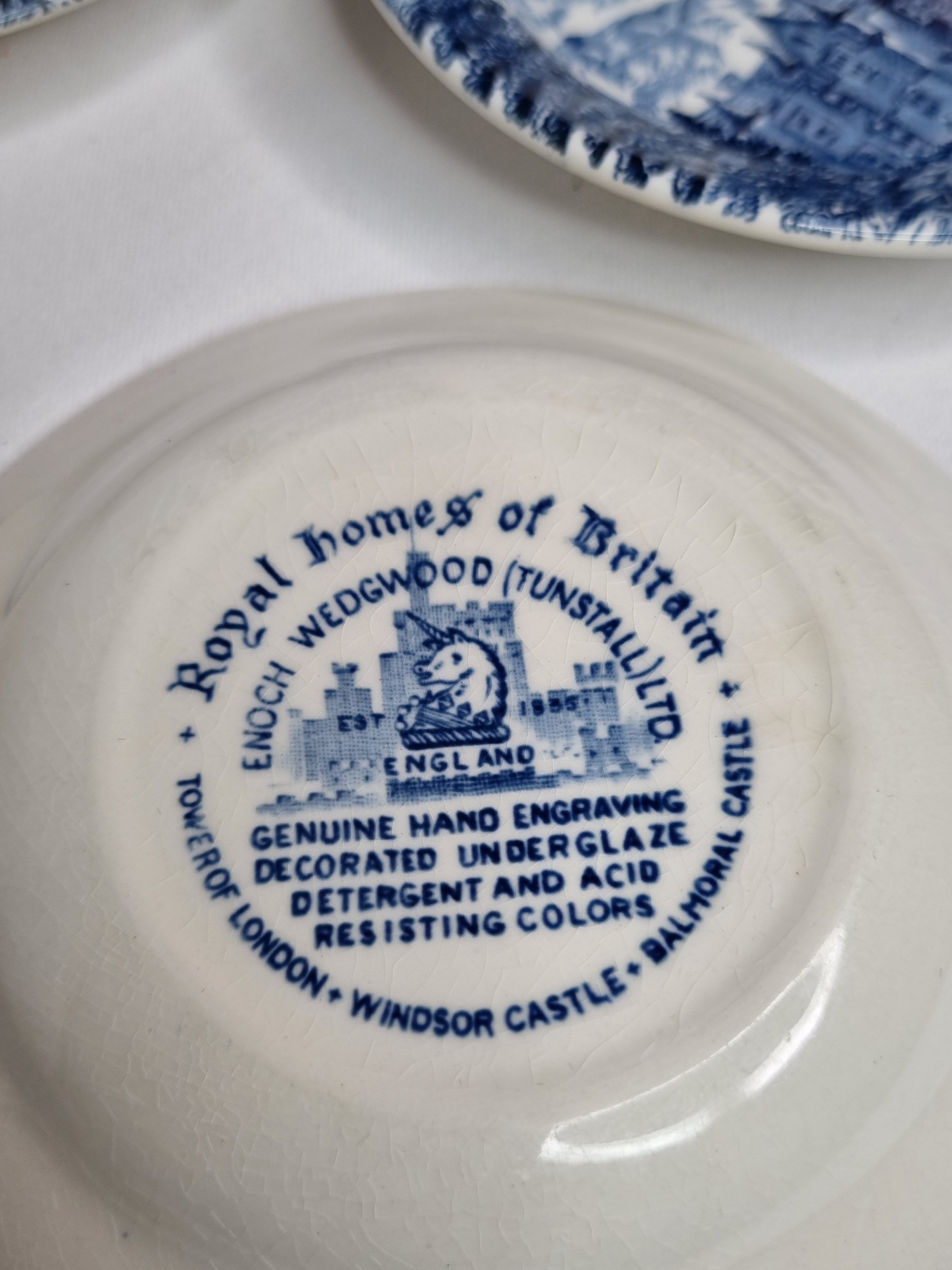 Ensemble de cinq ramequins en faïence Wedgwood England