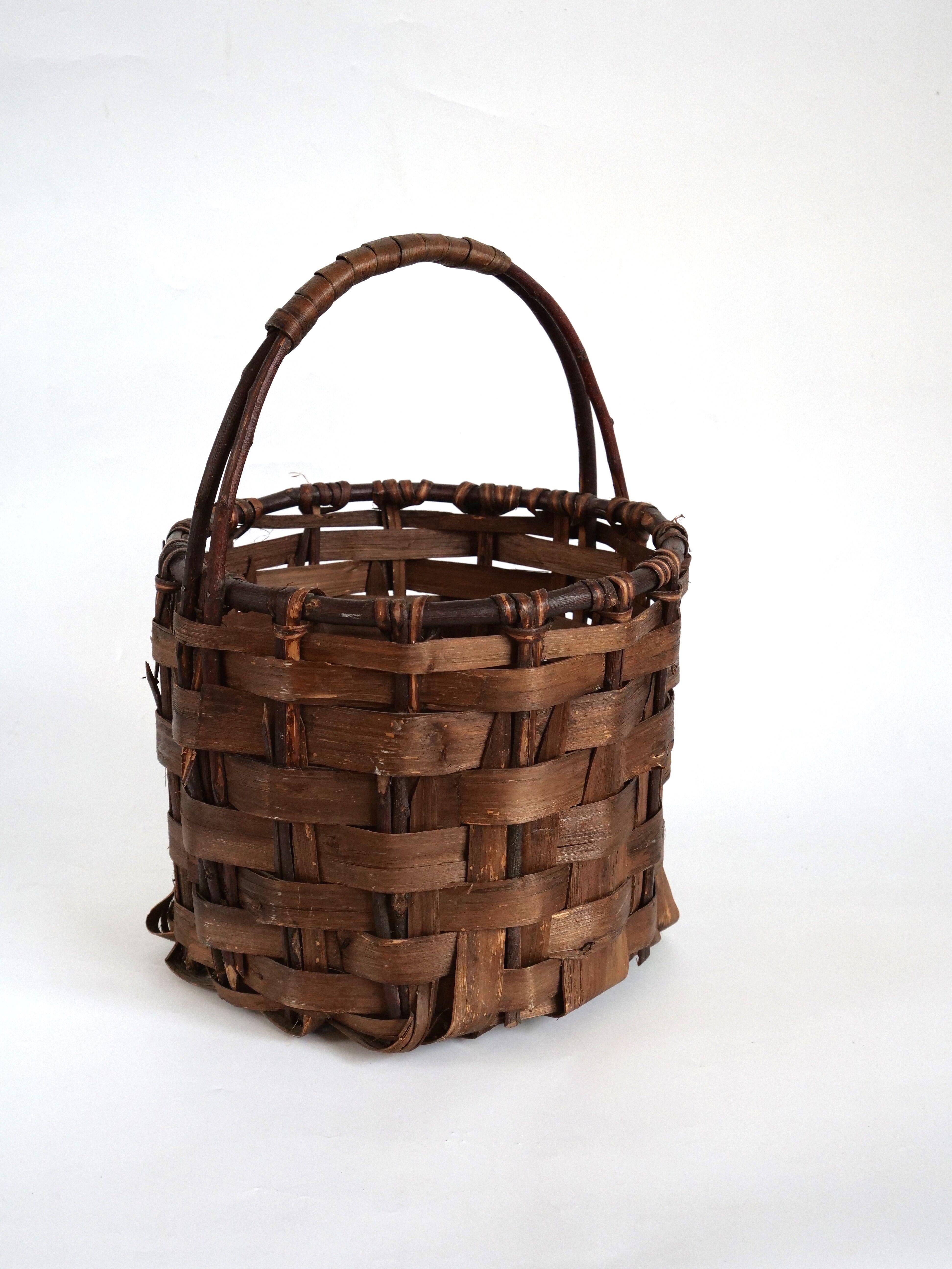 Brutalist basket in bark