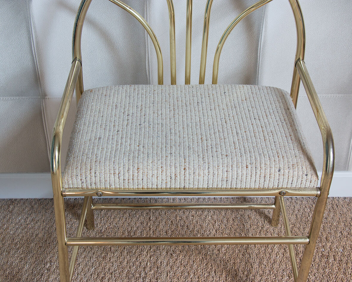 Dressing table in gold metal