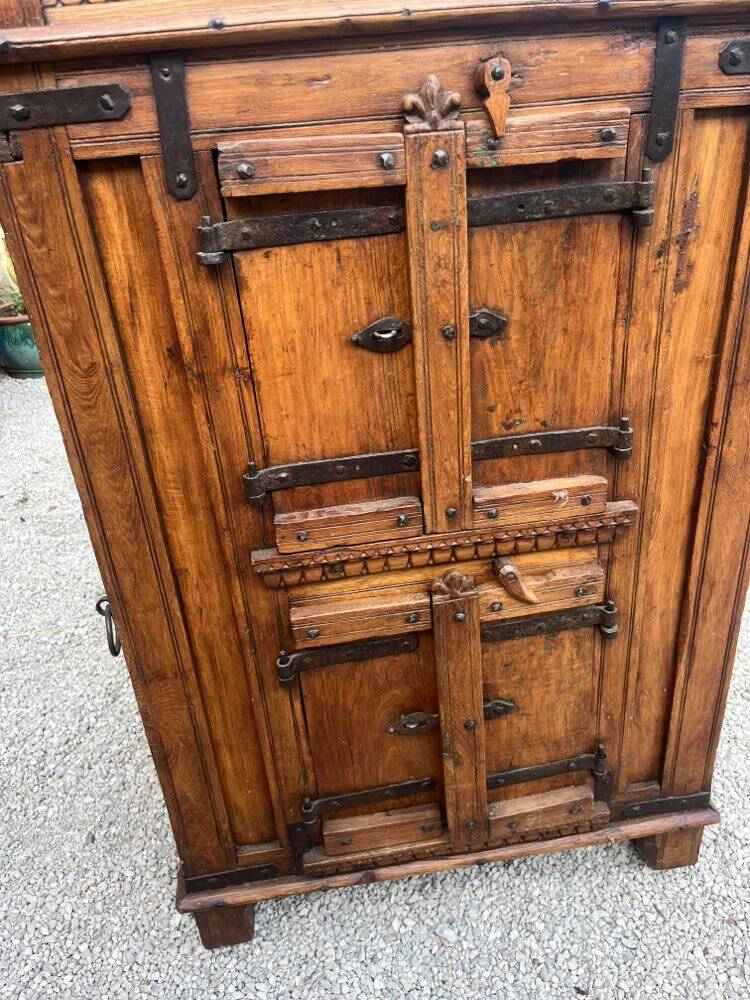 Storage unit with 4 doors