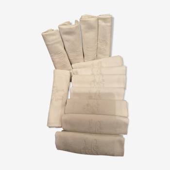 12 serviettes brodées.tissus damassé lin soie