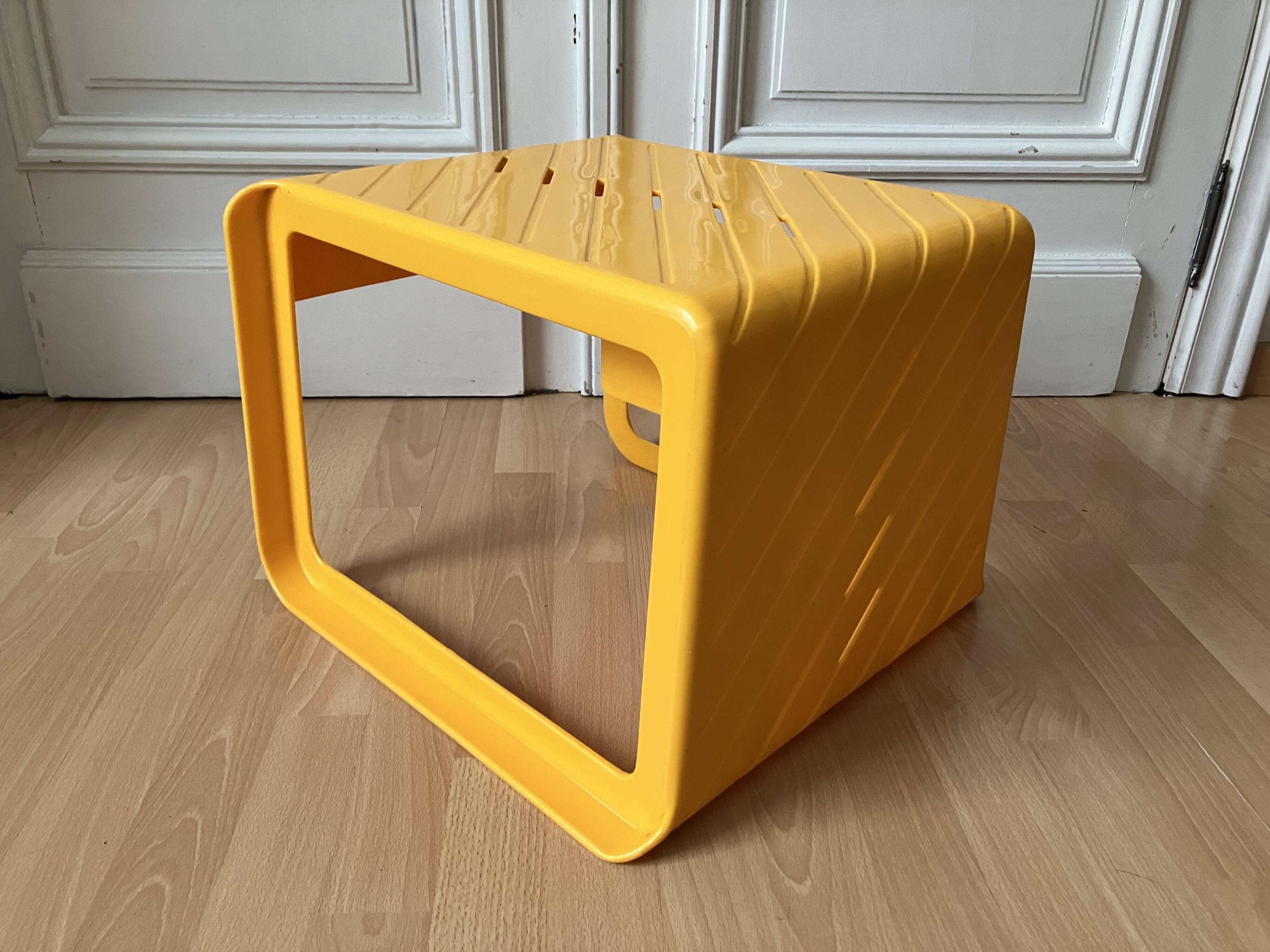 table d'appoint Stamp design Henri Massonnet années 80