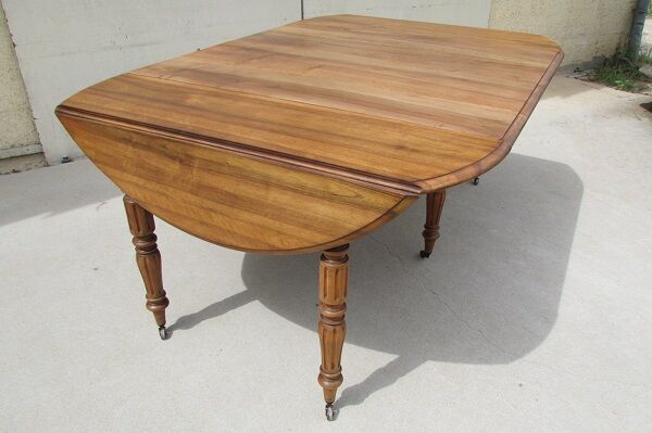 Table 6 feet with flap, opening on 2 extensions, Walnut