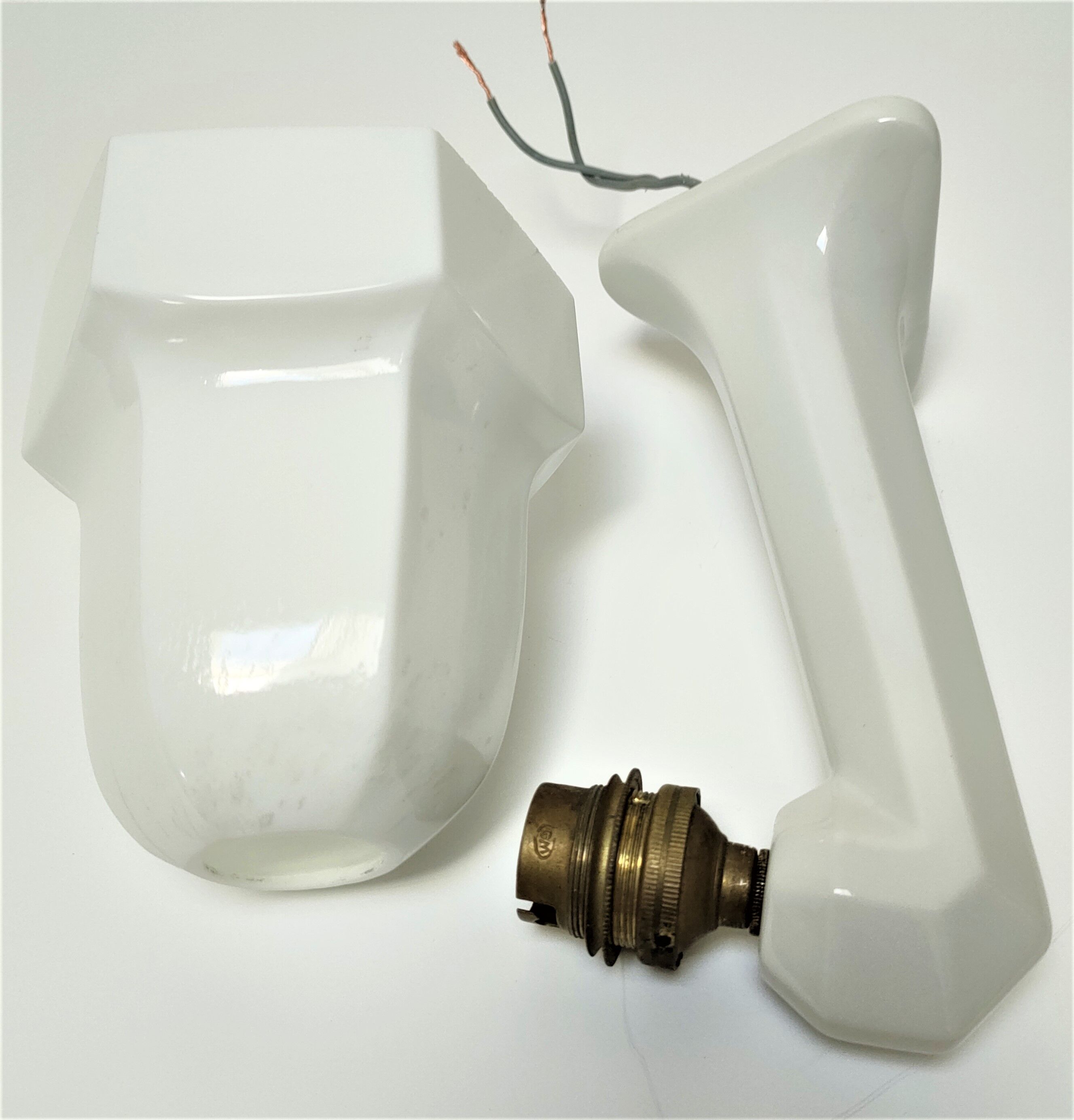 Wall lamp Art Deco opaline porcelain years 20-30