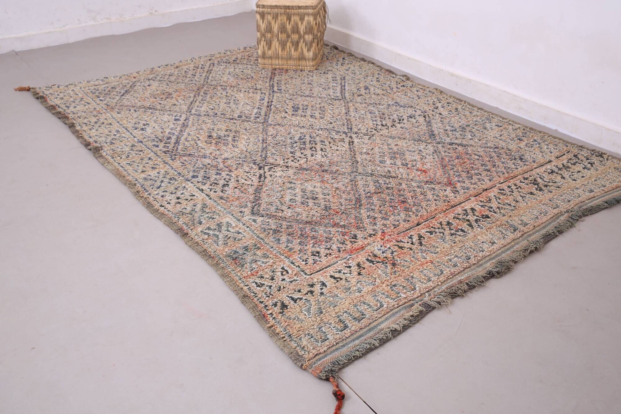 Vintage Moroccan Beni Mguild Rug 194 x 270 cm - Berber Wool Rug Handmade