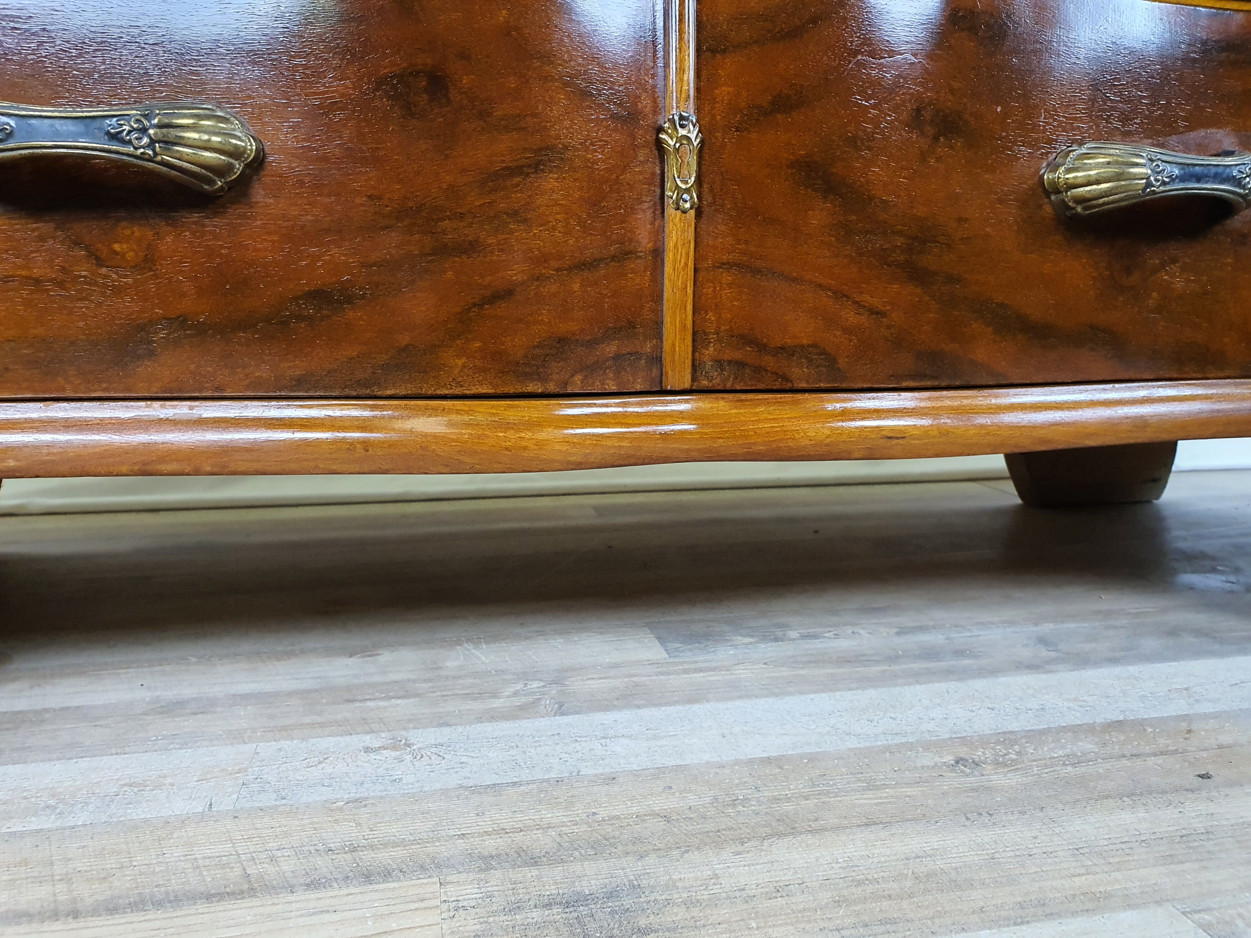 Art Decò Sideboard in Walnut