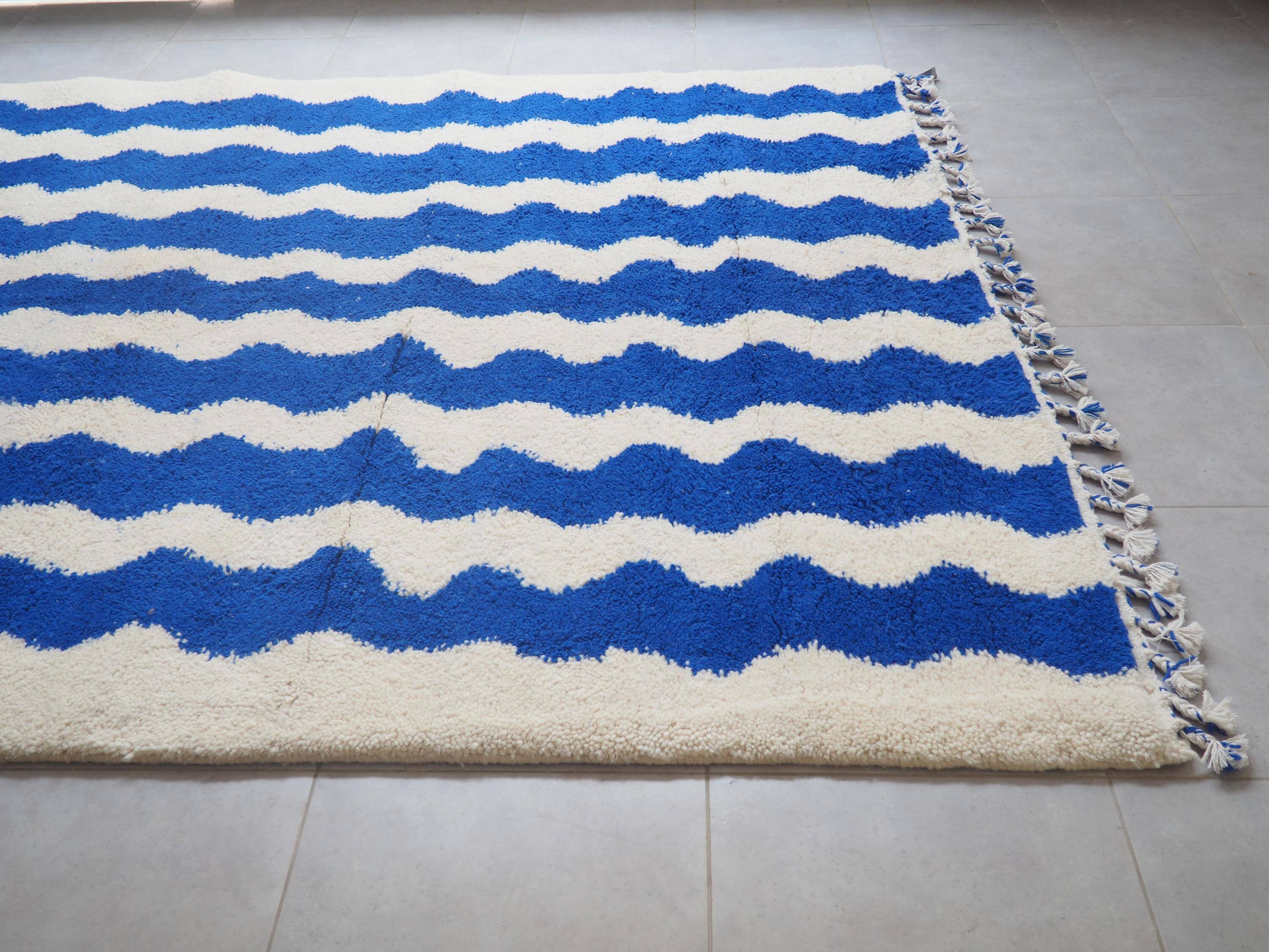 Handmade traditional carpet 250cm x 150cm Moroccan