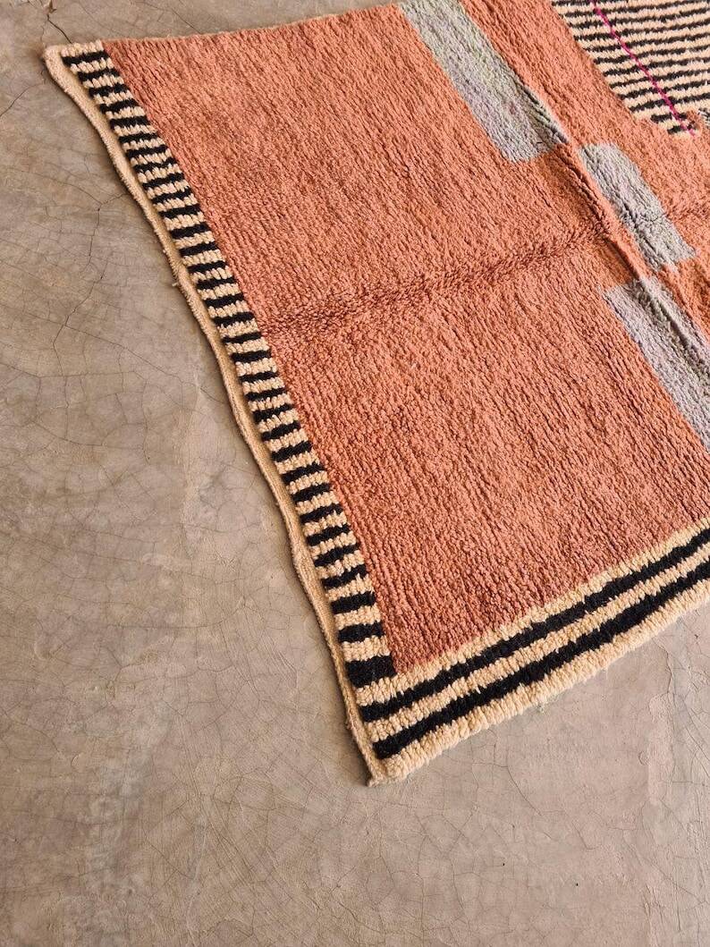 Tapis berbère béni ouraine tissè main traditionnelle taille 150 x 250 cm