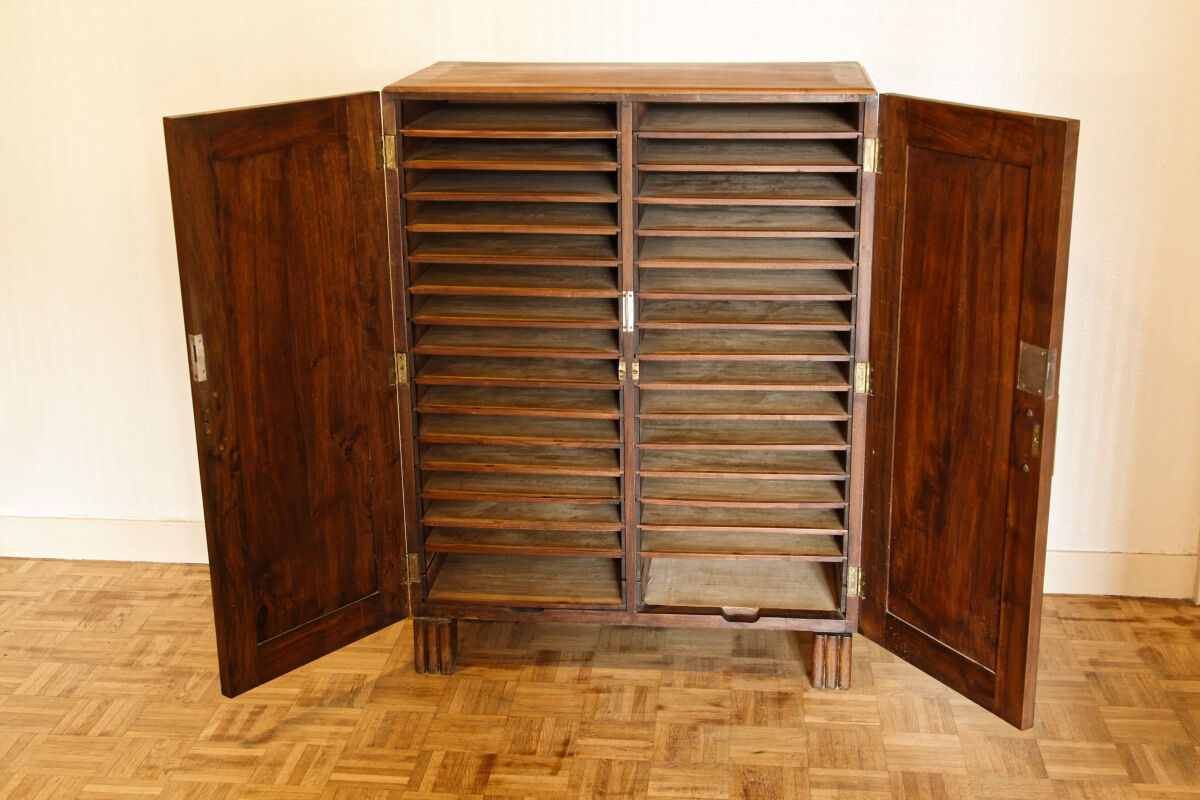 Art Deco binder, two doors