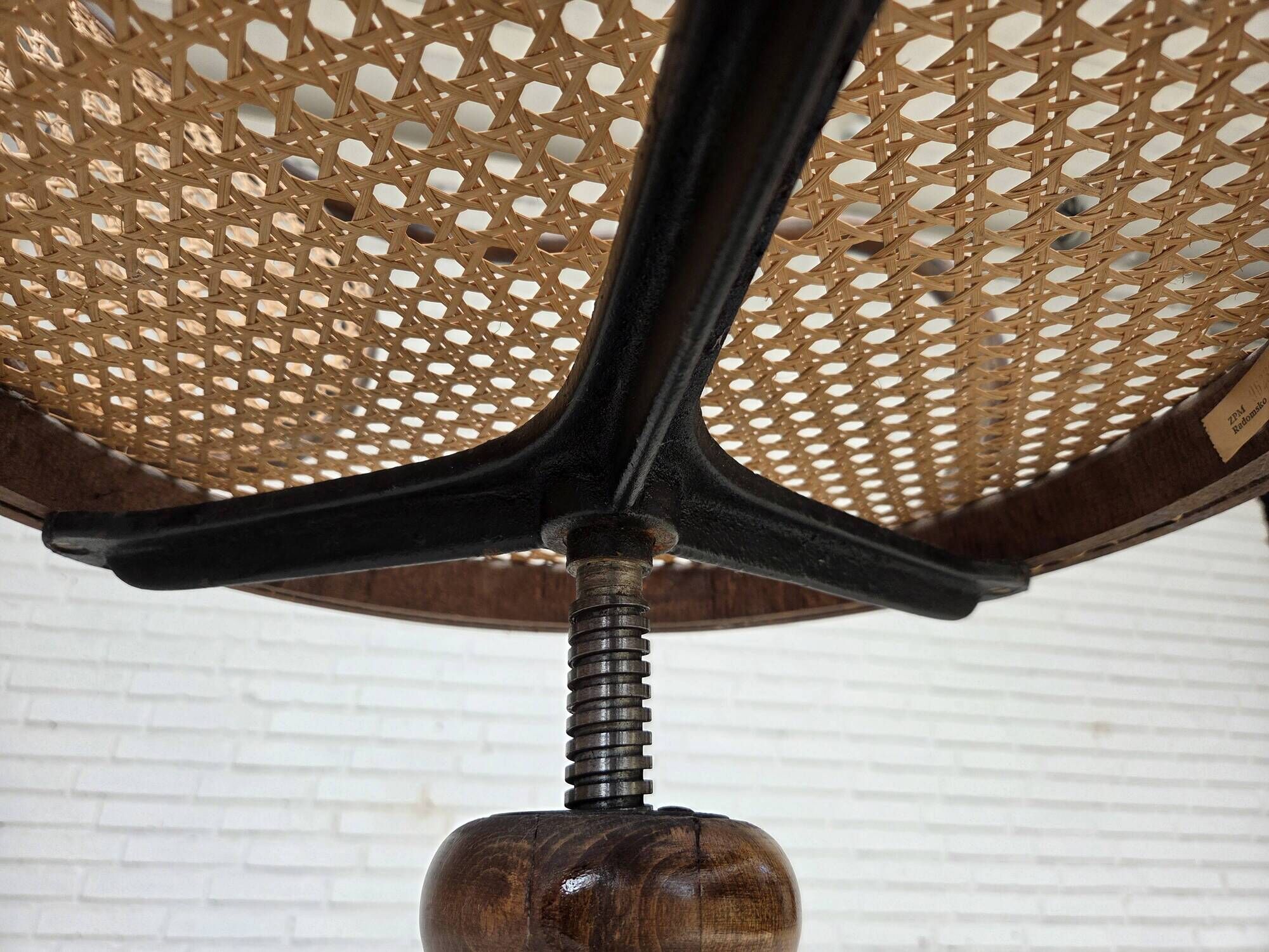 1950s, swivel armchair, bent wood, furniture mesh.