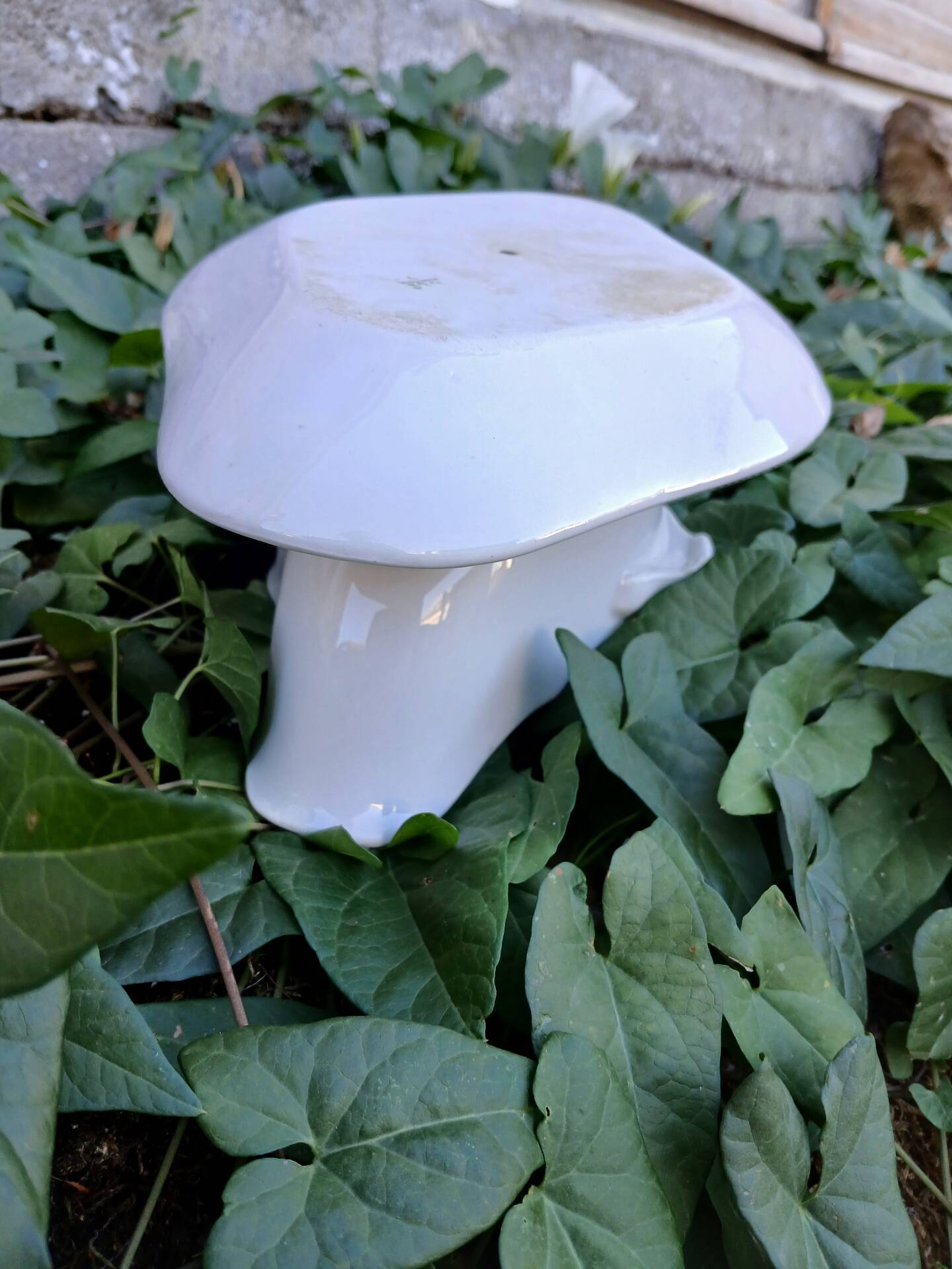 Saucière en faïence blanche 